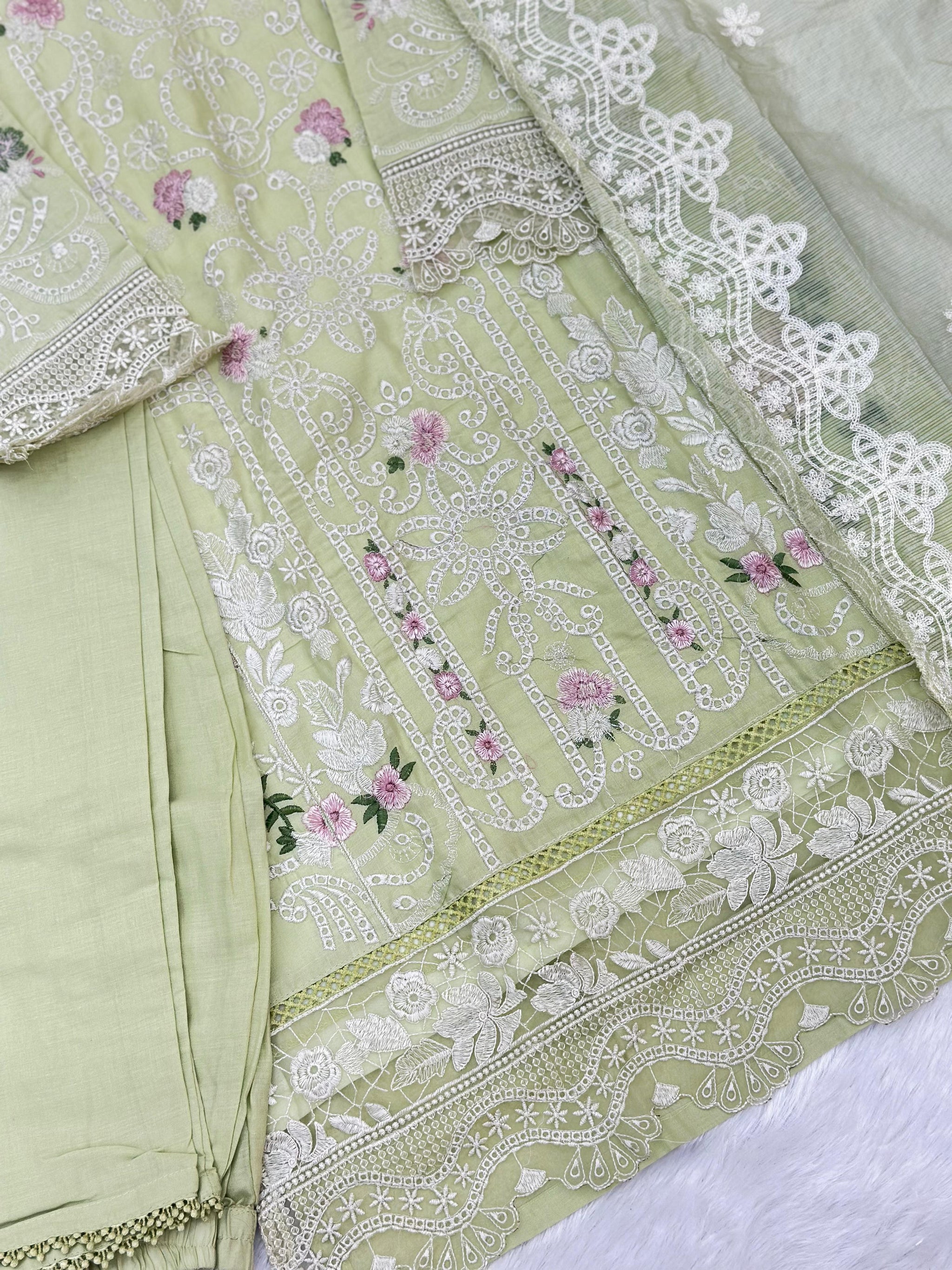 824 Pakistani Lawn Cotton Suit
