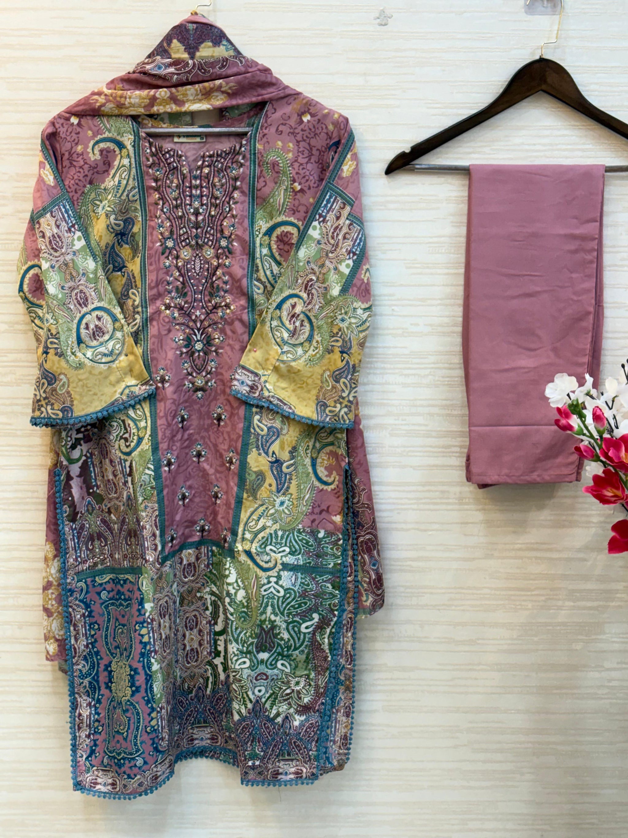 550 Rumani Pakistani Suit