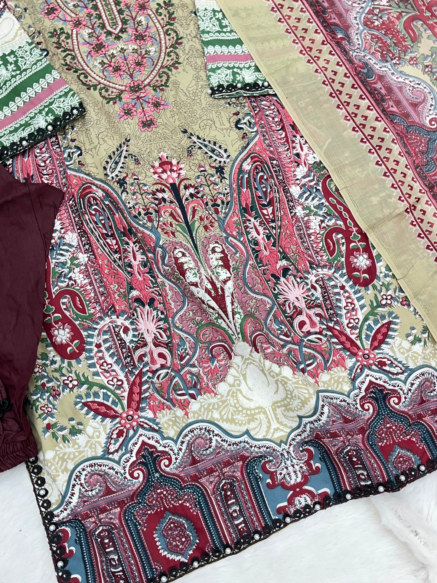 1302 Pakistani Embroidered Suit - Vandana Aarzu
