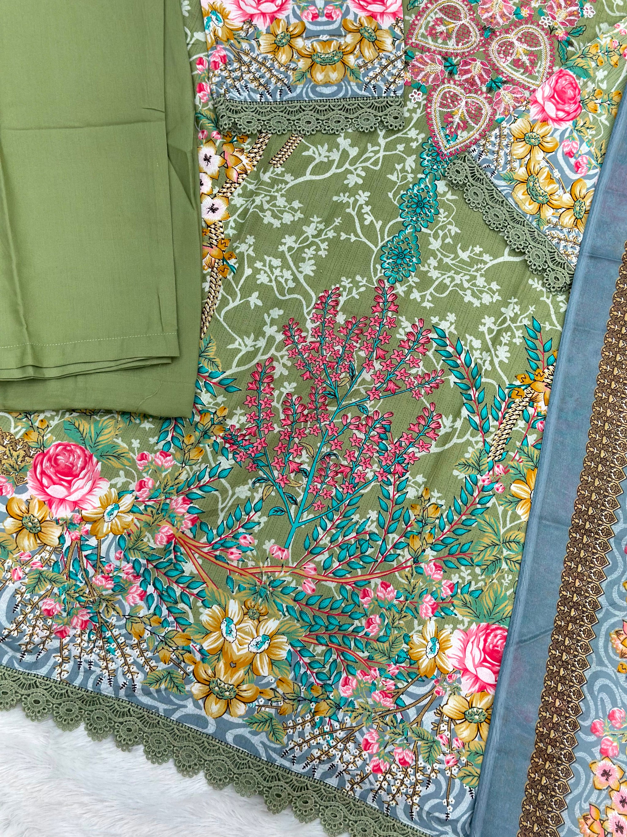 1052 Pakistani Embroidered Suit