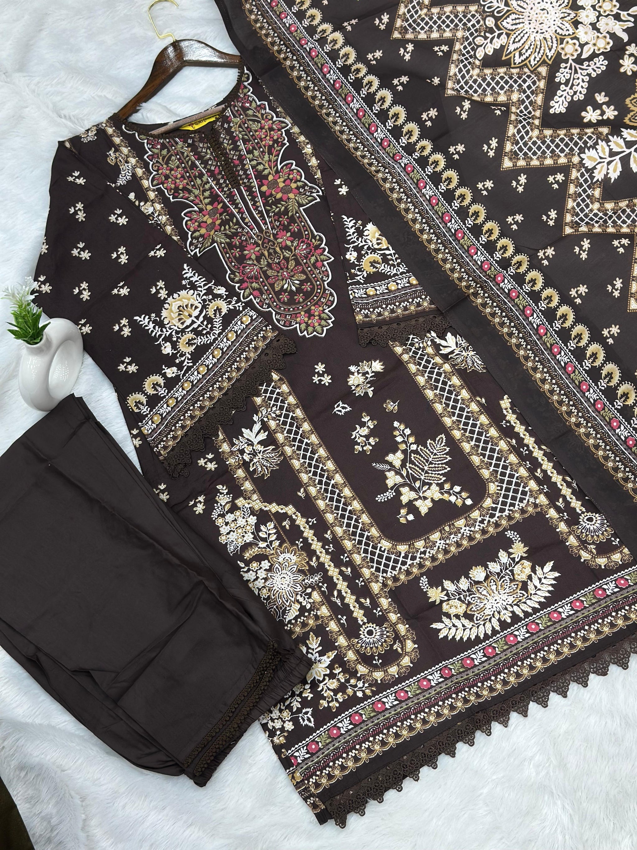 957 Pakistani Printed Suit