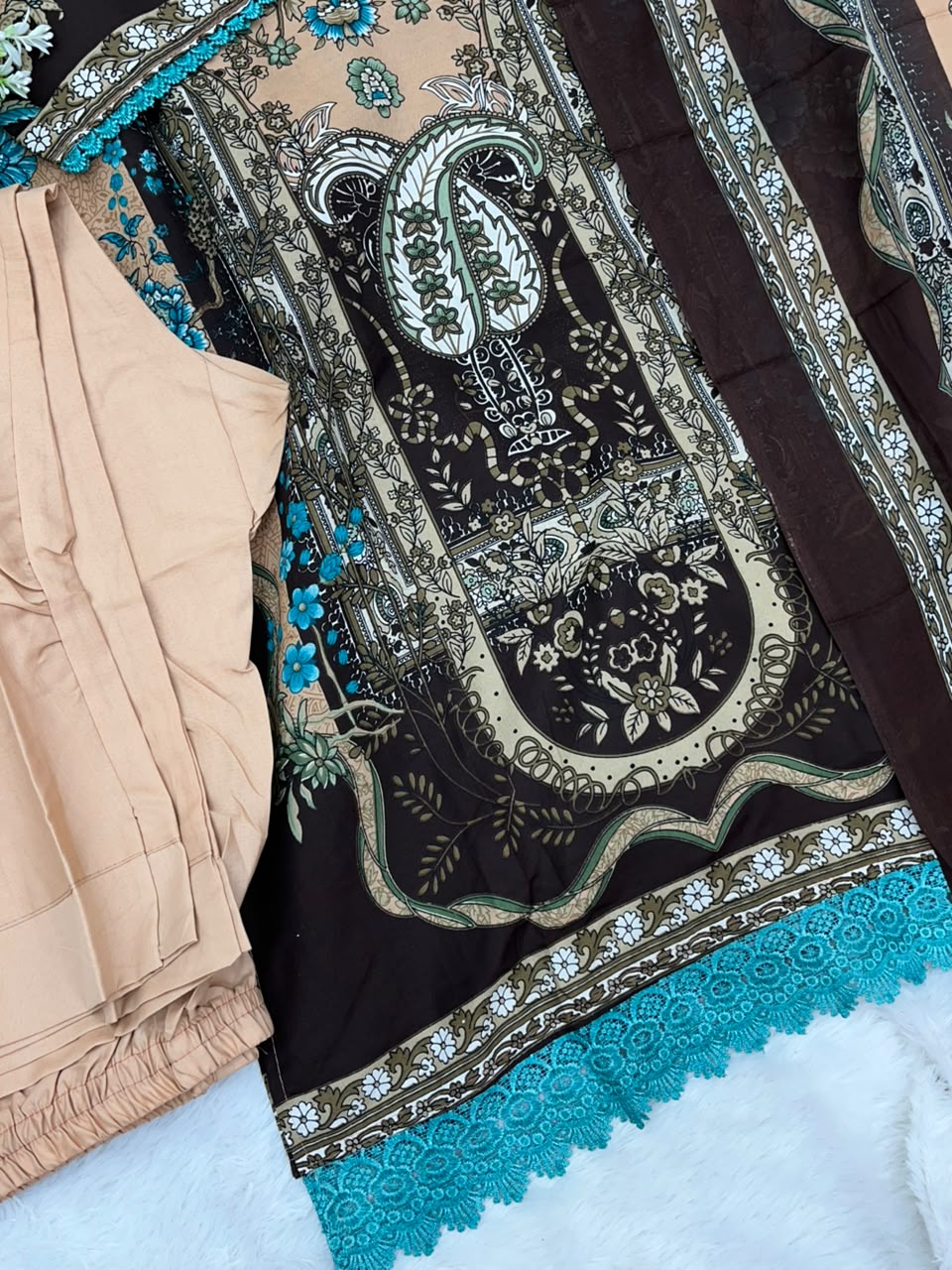 1254 Pakistani Embroidered Suit