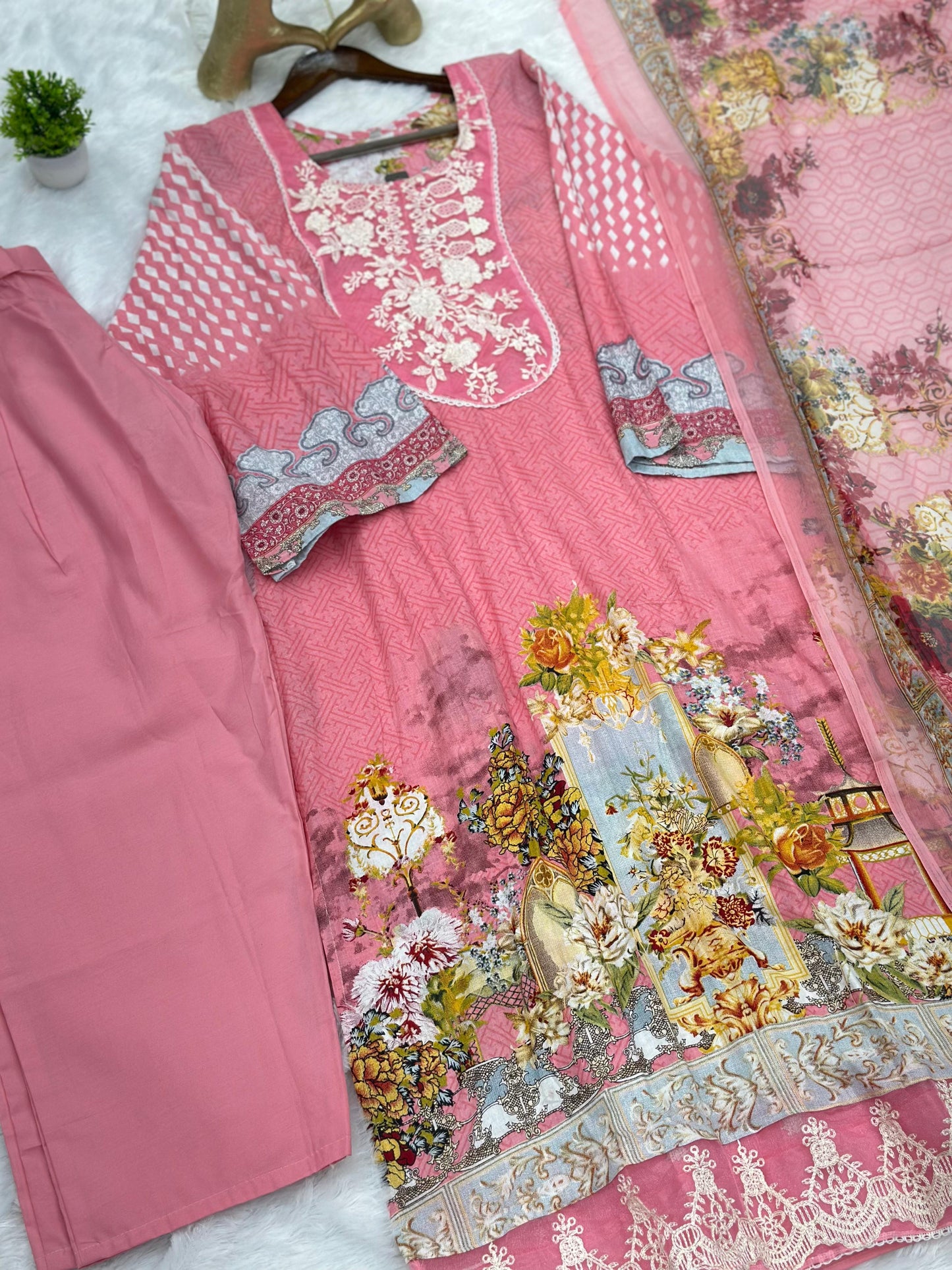 680 Pakistani Lawn Suit - Pink