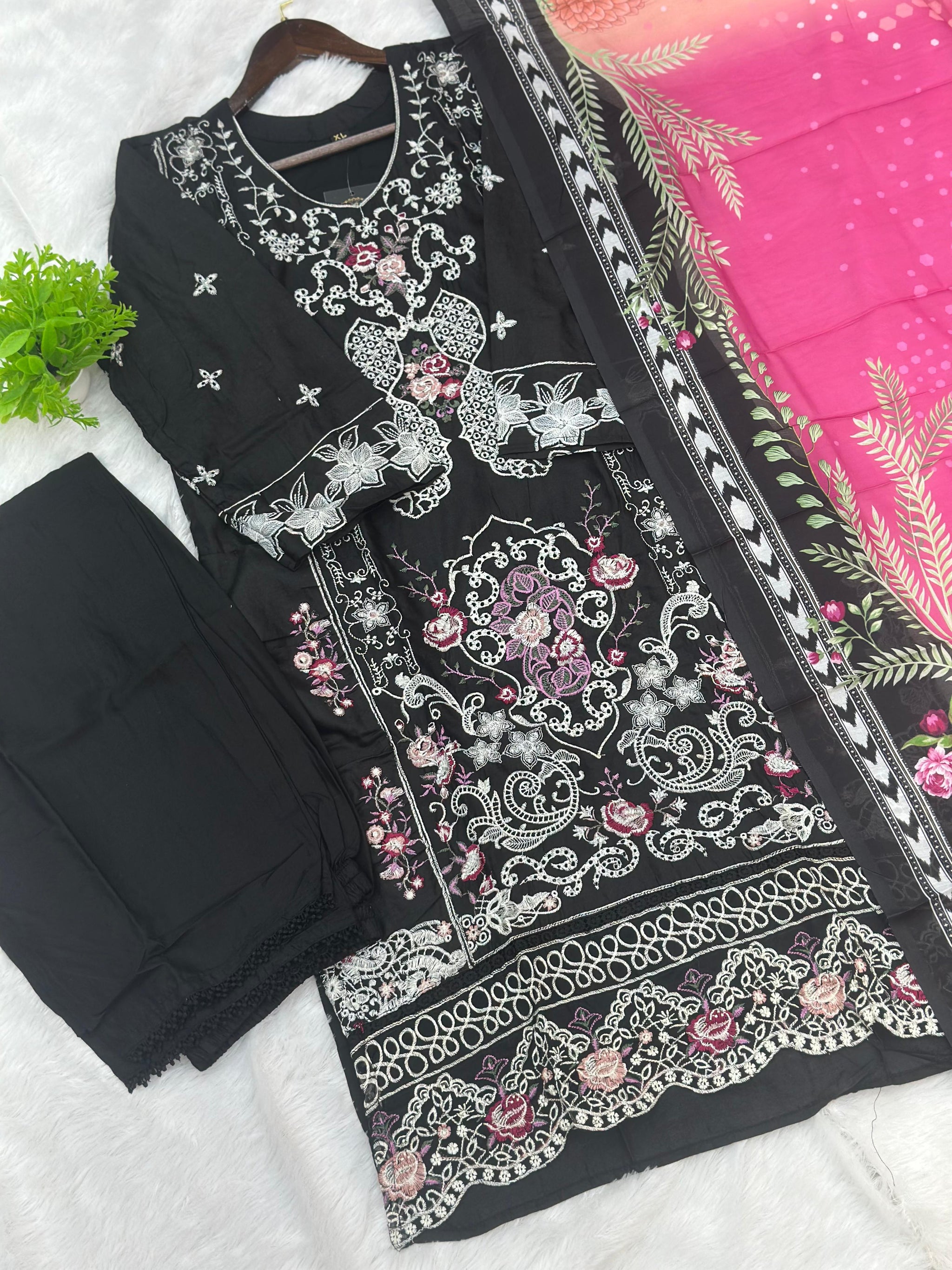 829 Pakistani Lawn Cotton Suit