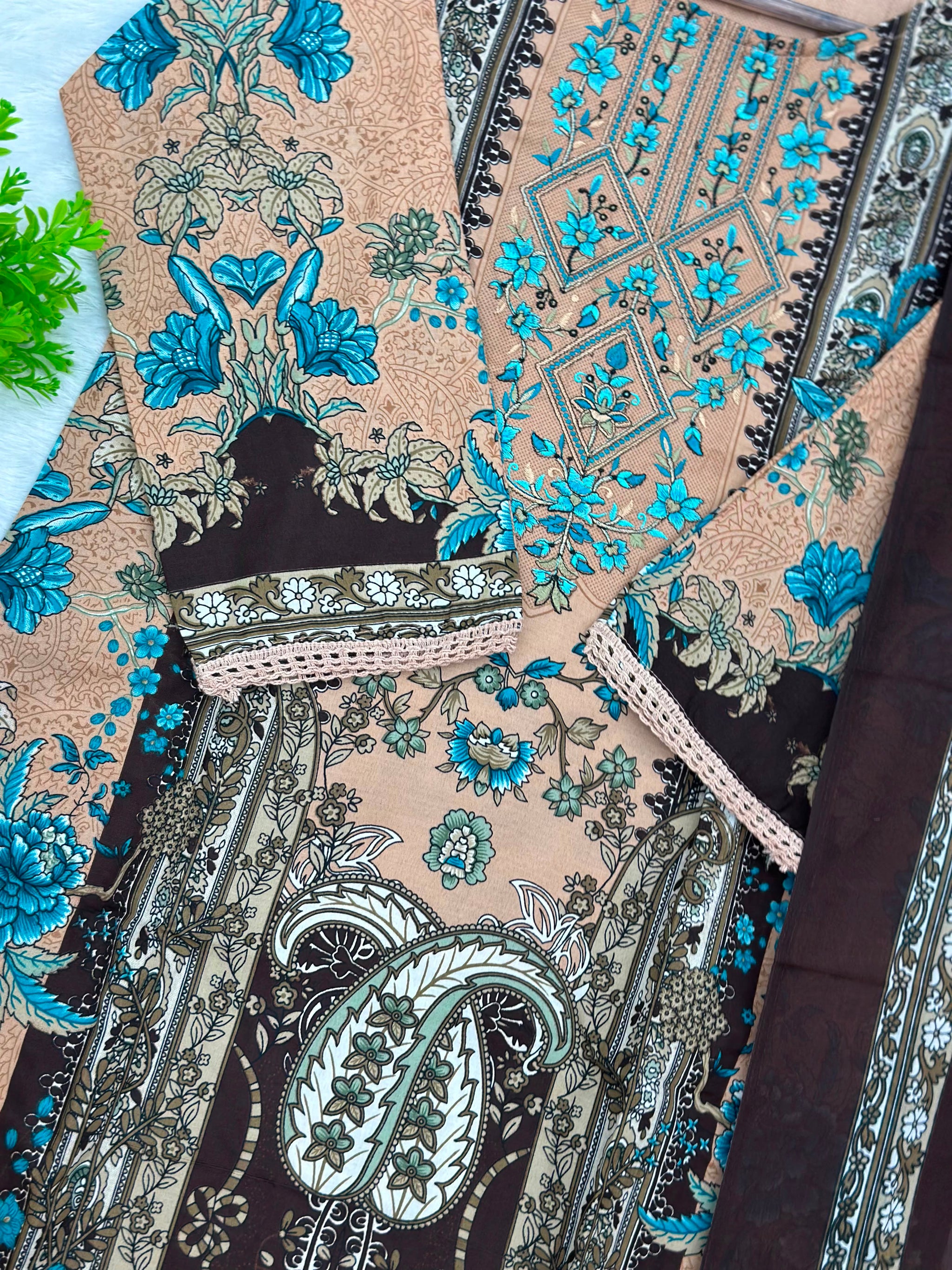 1048 Pakistani Embroidered Suit