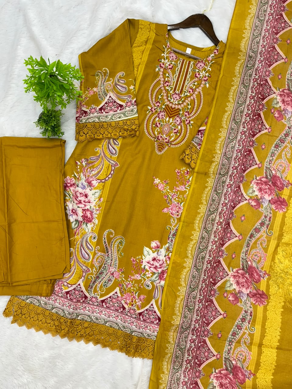 1228 Pakistani Embroidered Suit