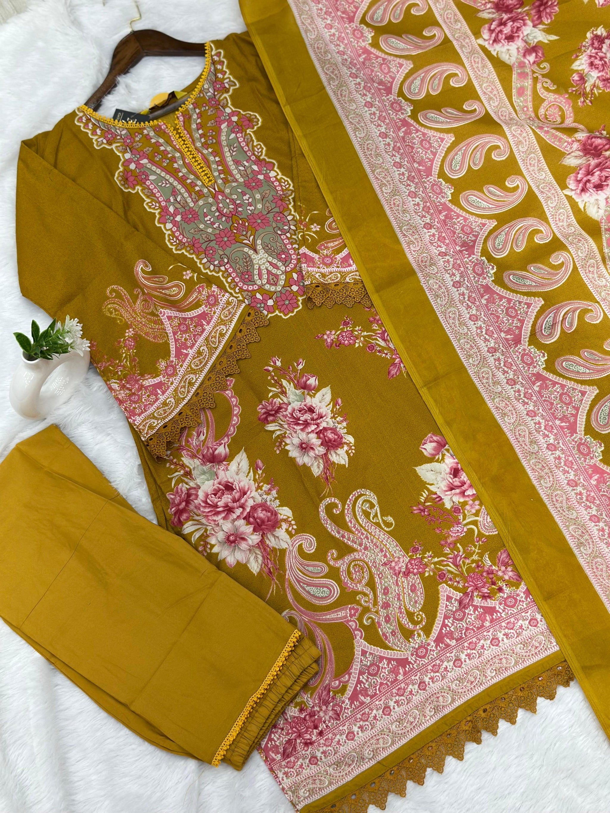 961 Pakistani Printed Suit