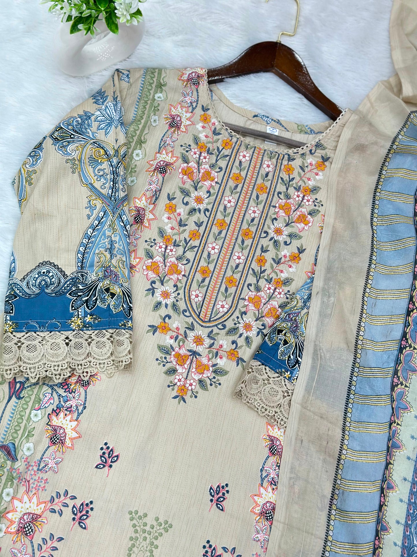 1057 Pakistani Embroidered Suit