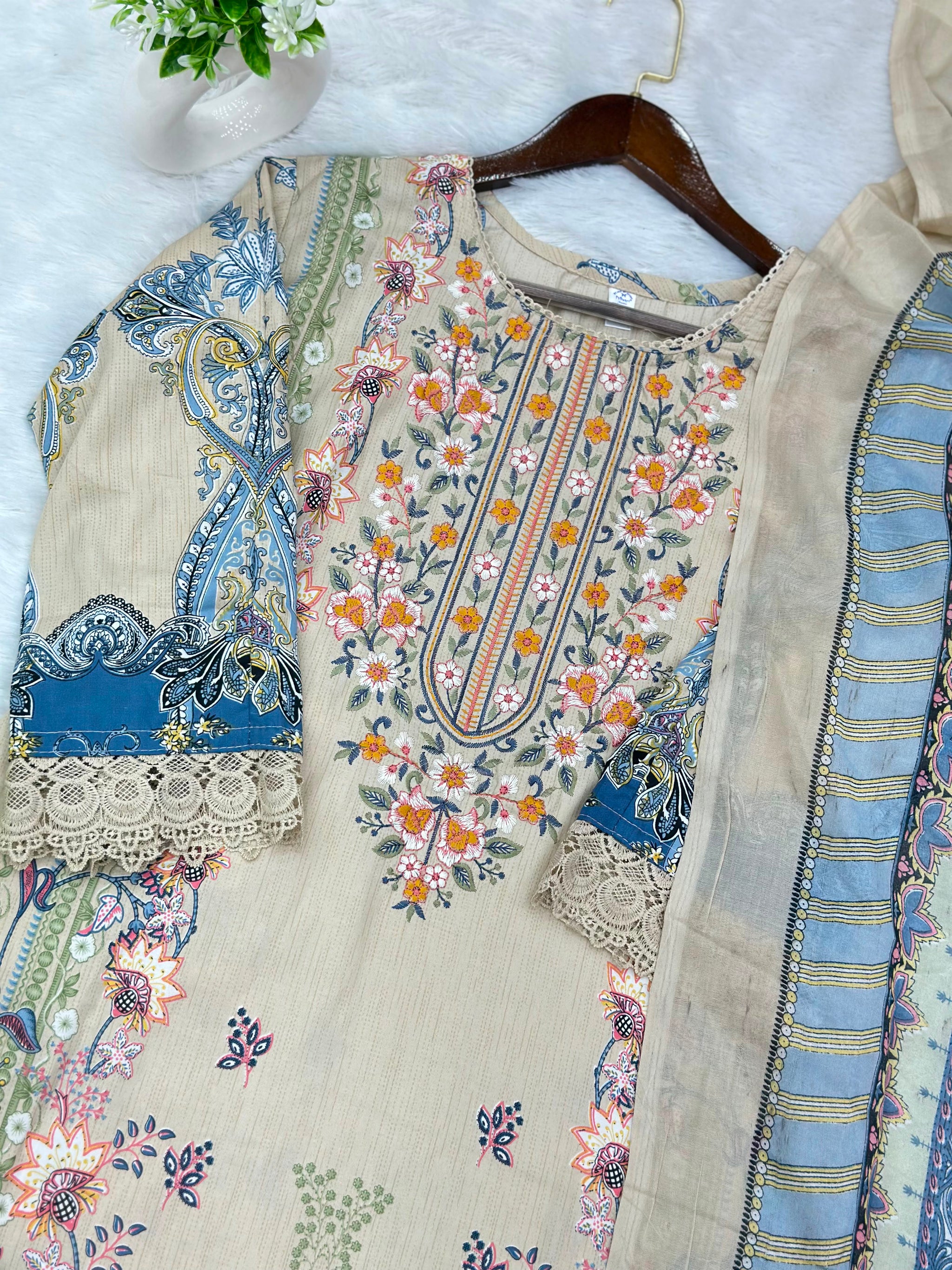 1057 Pakistani Embroidered Suit
