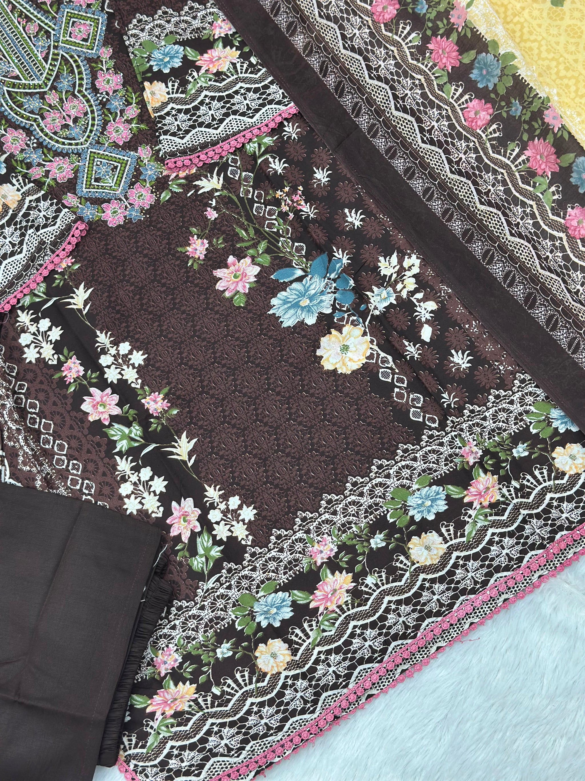 943 Pakistani Embroidered Suit