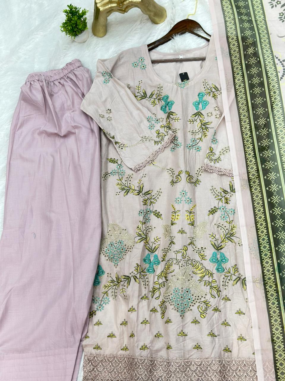 674 Pakistani Lawn Farshi Suit