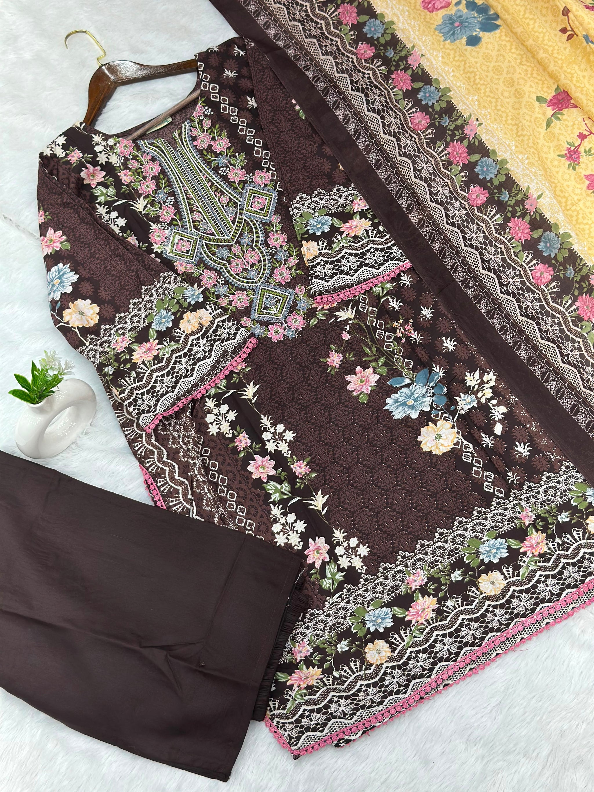 943 Pakistani Embroidered Suit