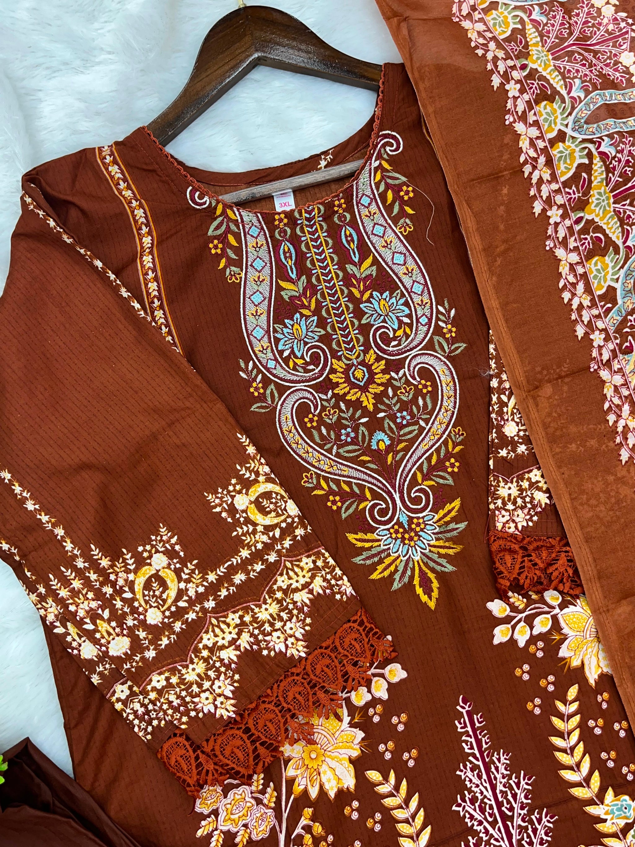 1225 Pakistani Embroidered Suit