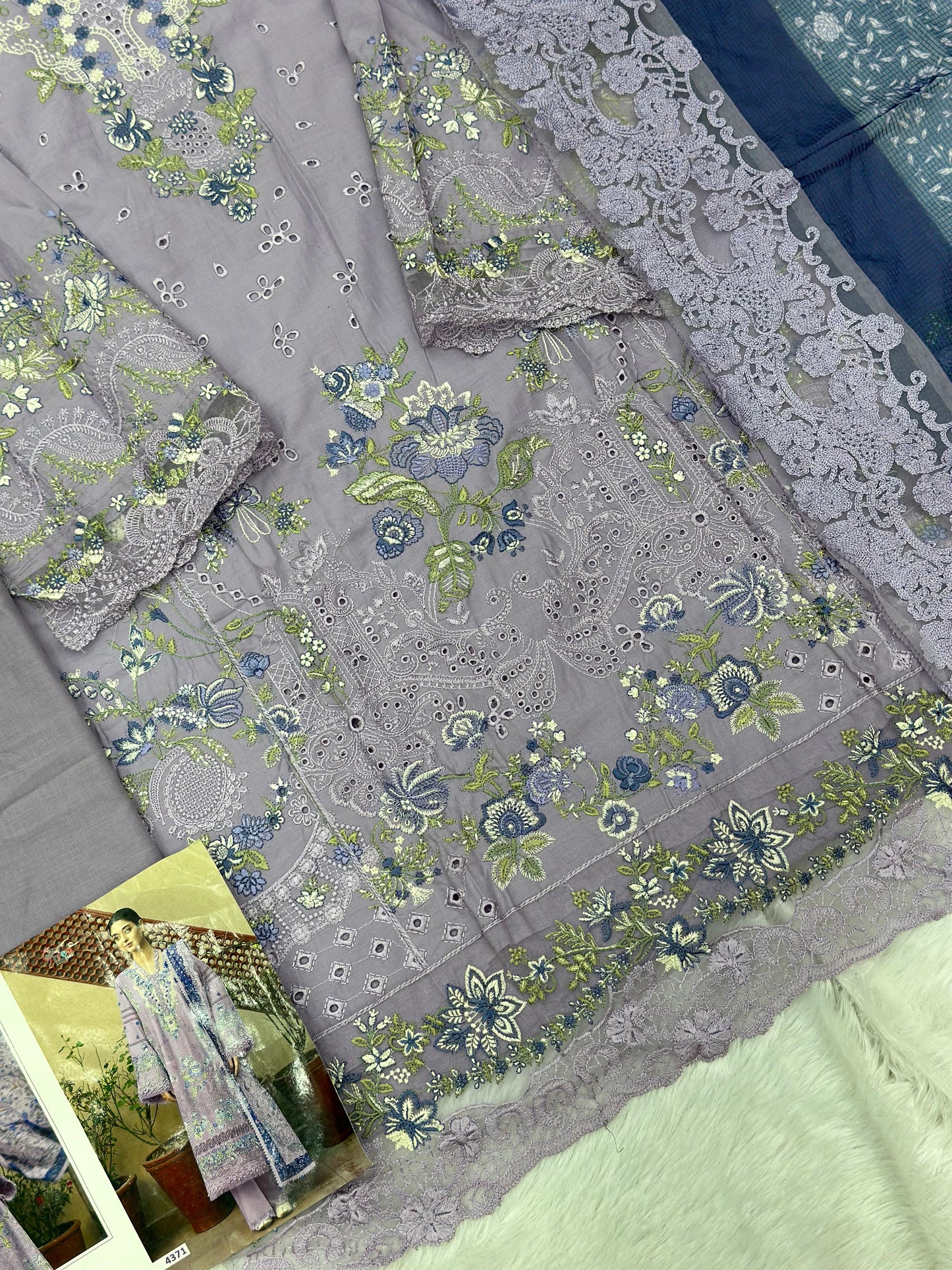 836 Kahf Pakistani Unstitched Lawn Suit