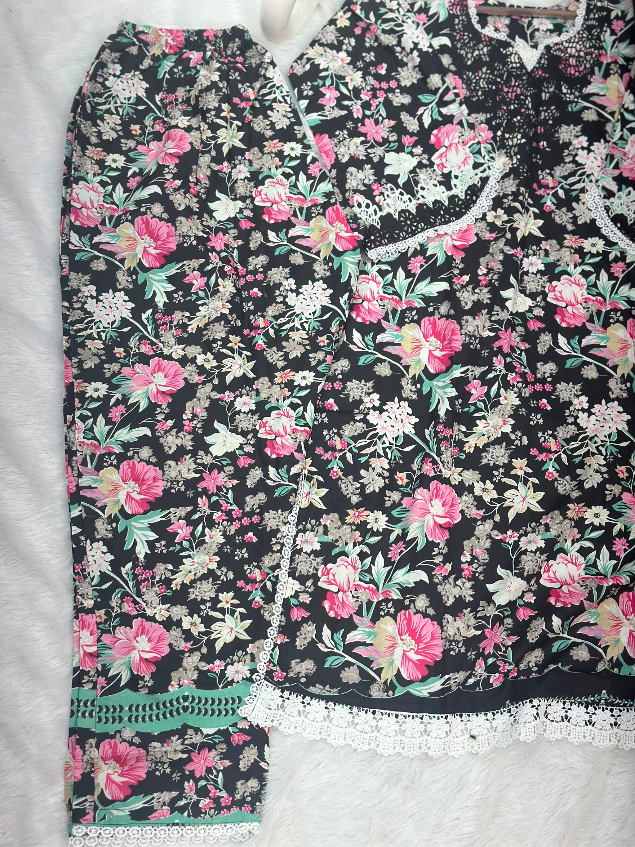 927 Pakistani Embroidered Suit