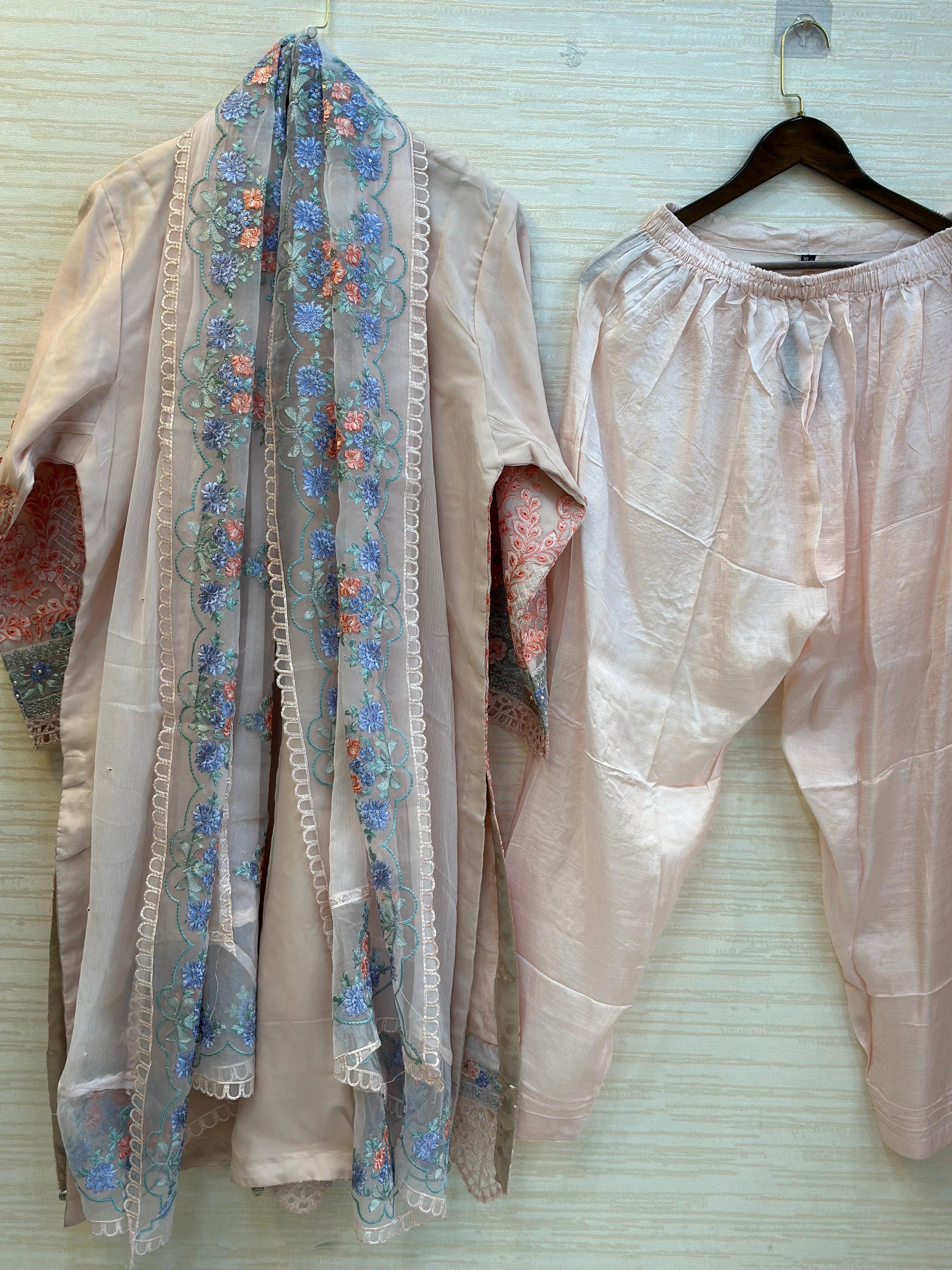 377 Majestic Original Agaah Noor Ensemble