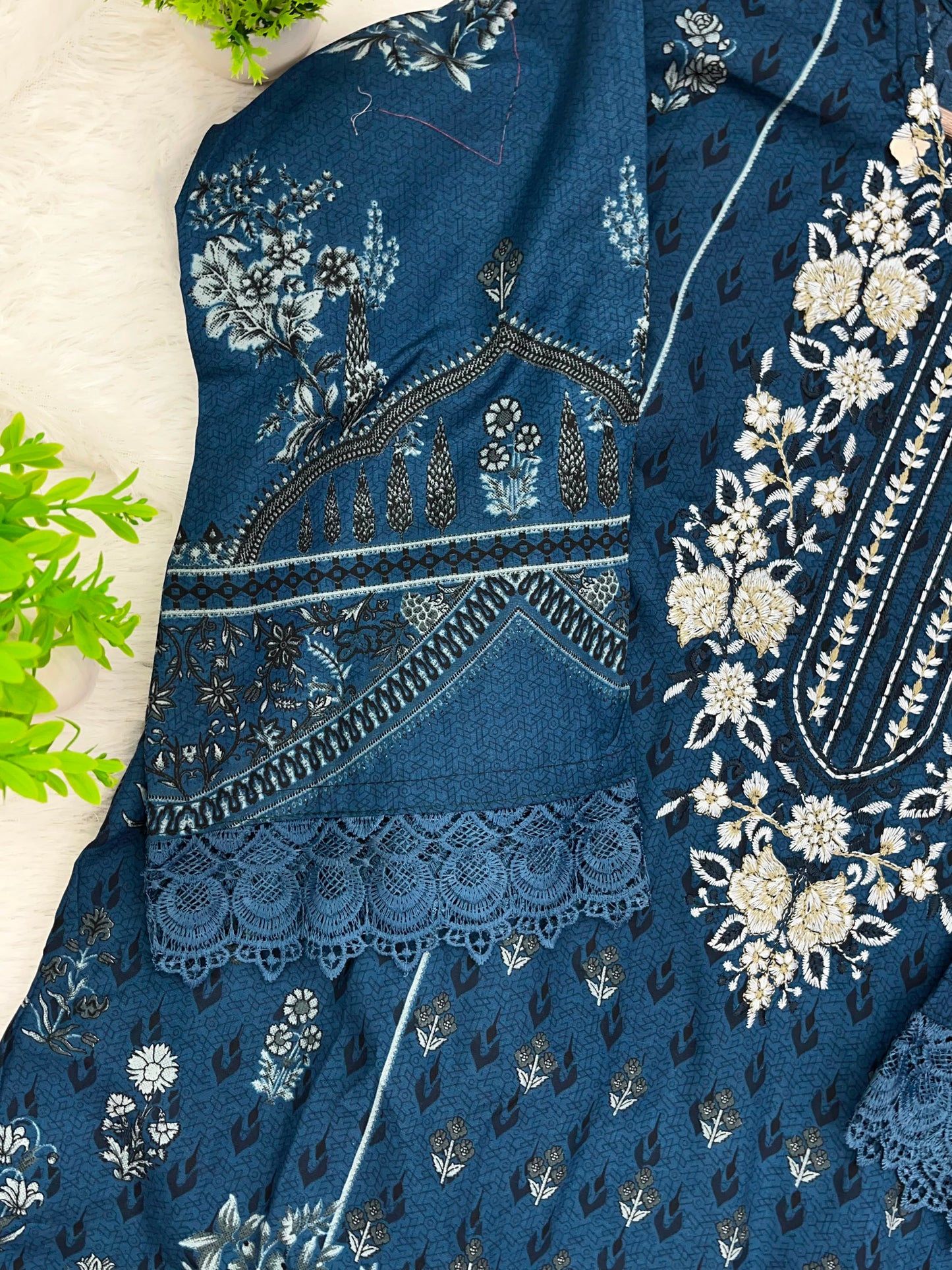 1223 Pakistani Embroidered Suit