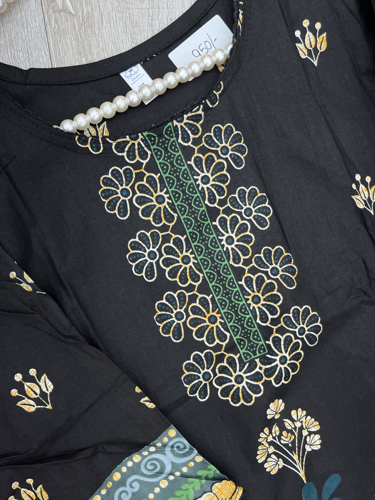 1523 Pakistani Embroidered Suit