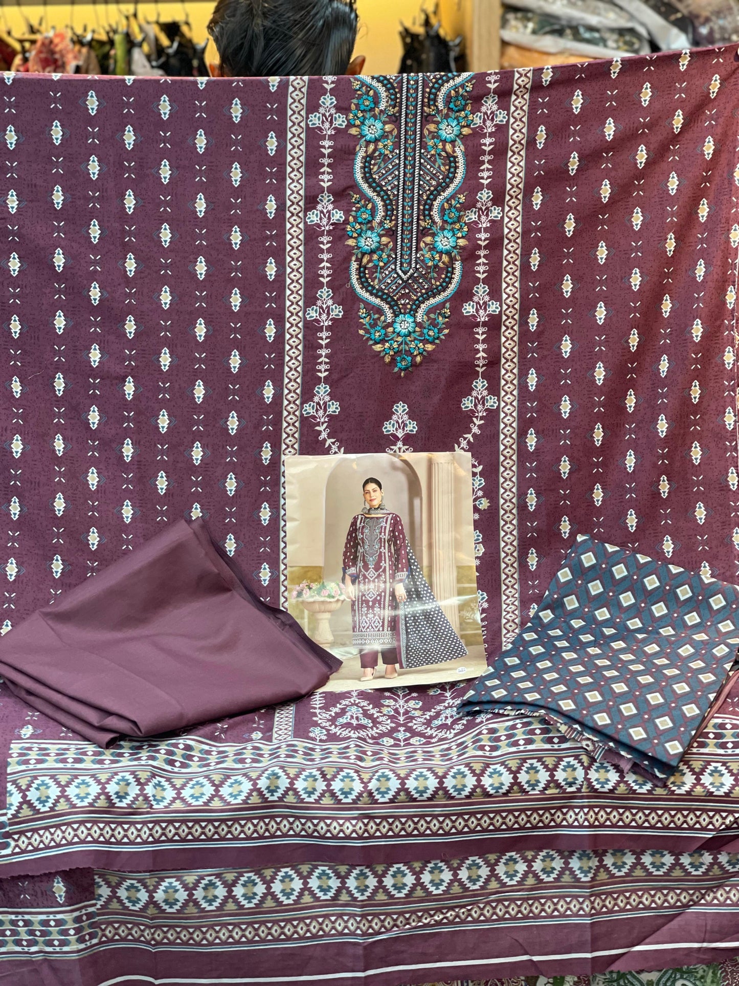 495 Ruhani Pakistani Unstitched Suit
