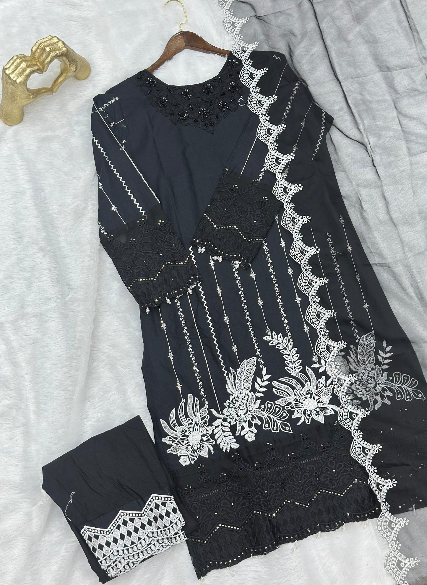 622 Premium Embroidered Pakistani Party Wear - Black