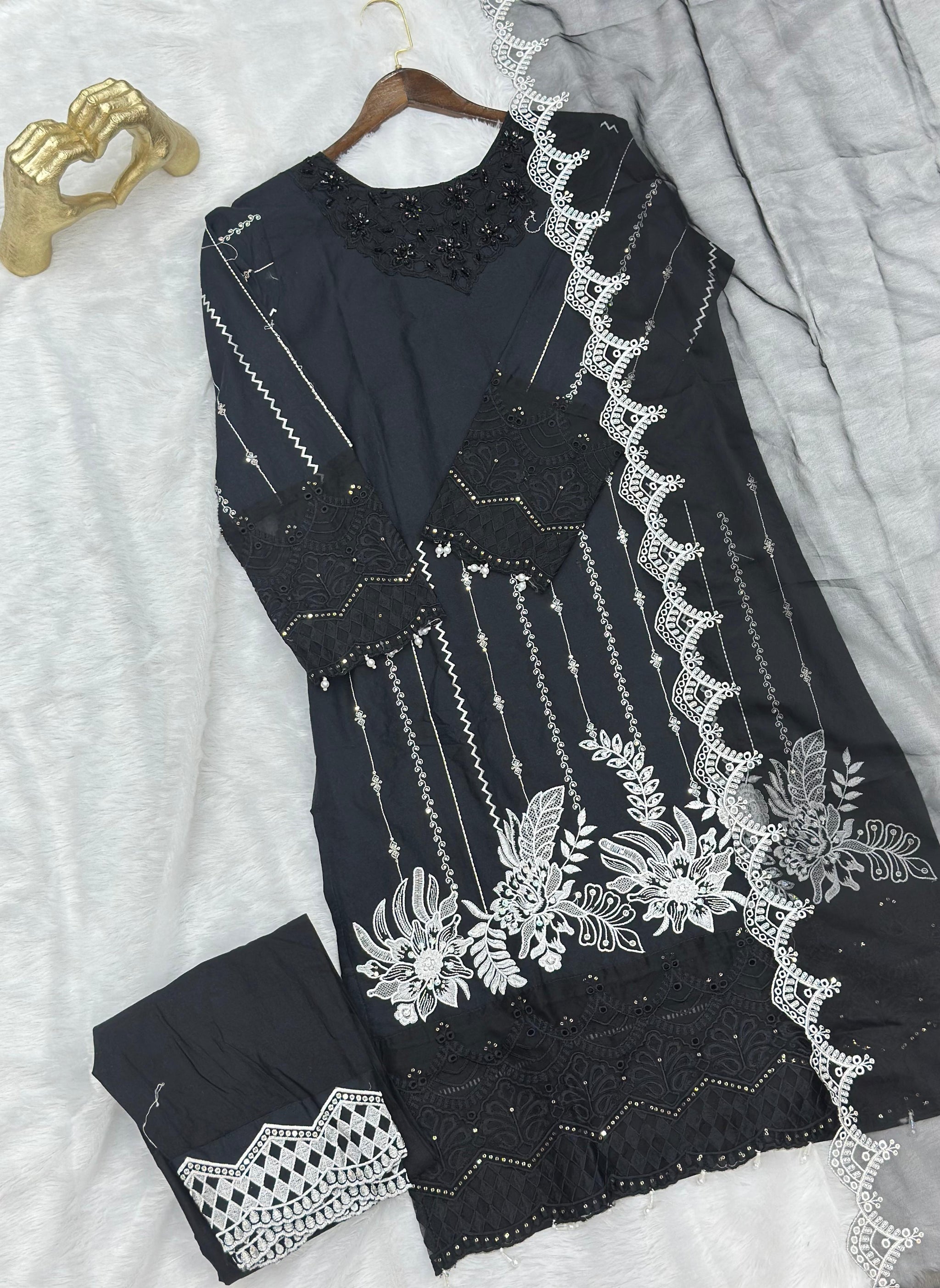622 Premium Embroidered Pakistani Party Wear - Black