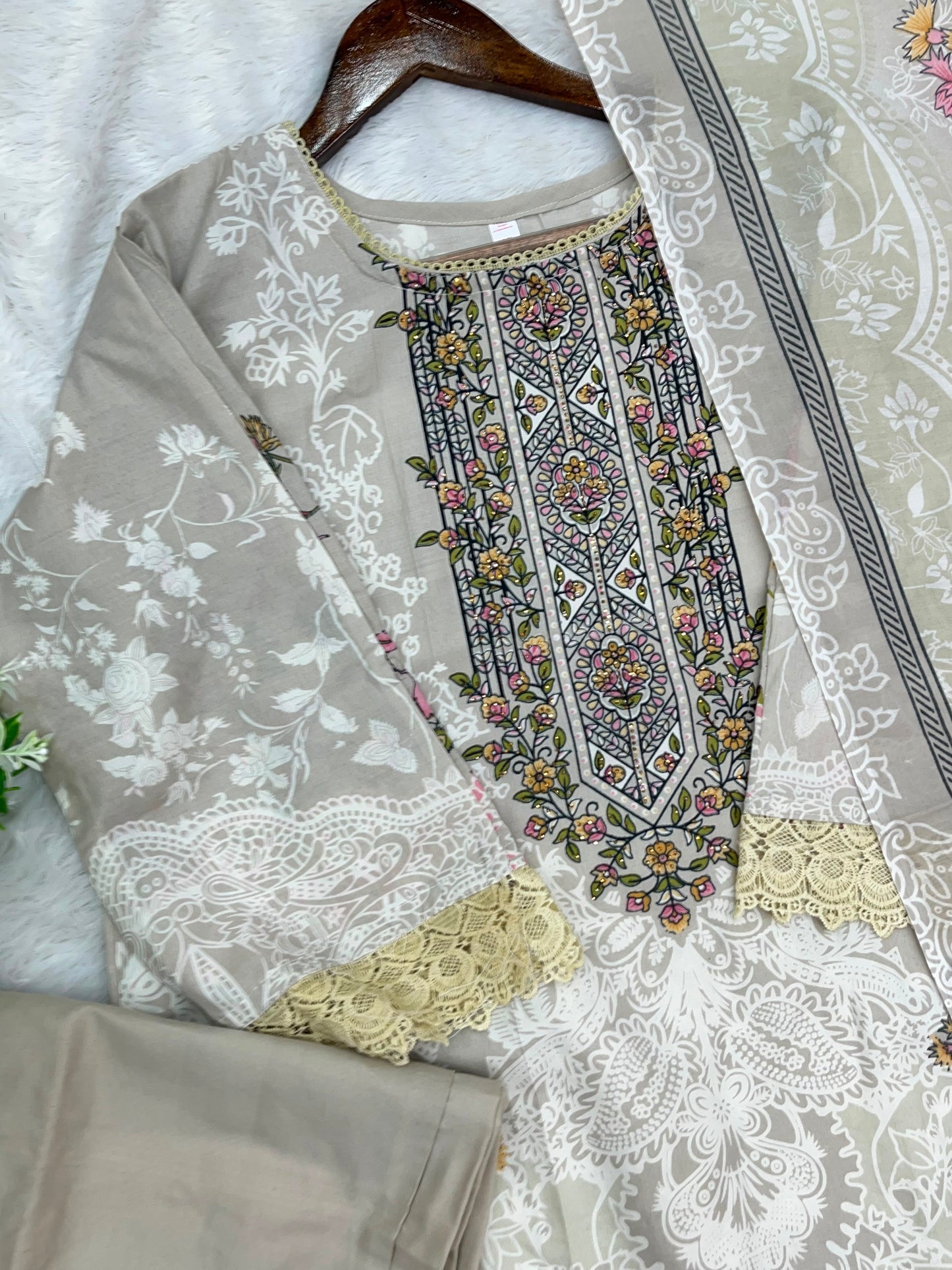 1261 Pakistani Printed Suit