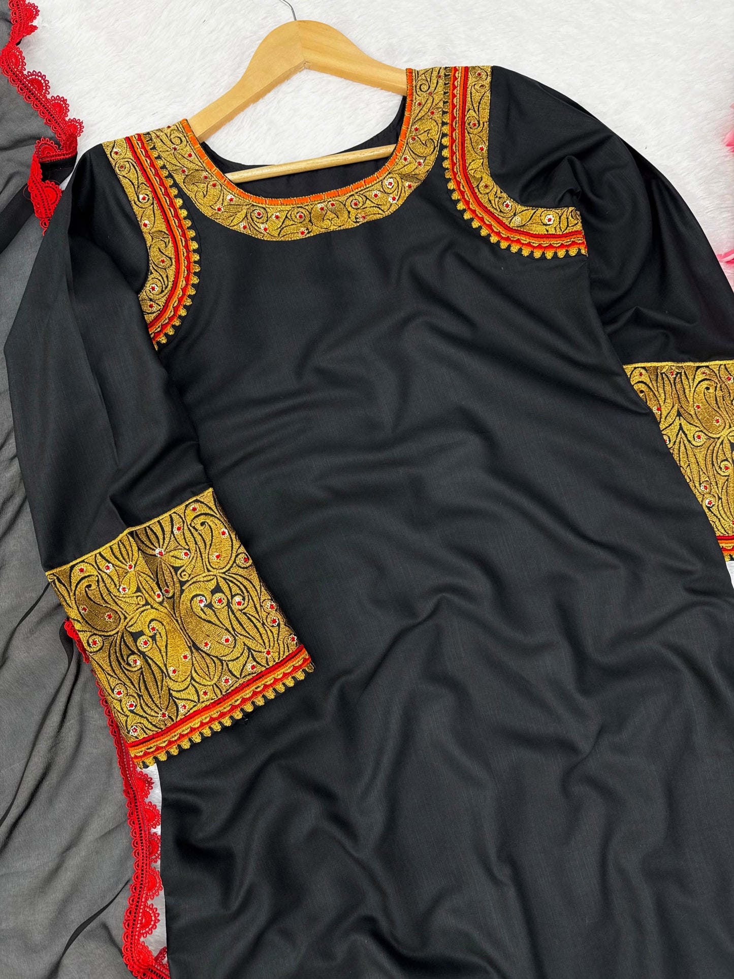 1339 Farhana Bhatt's Viral Kashmiri-style Embroidered  Long 3-Pcs Coordset