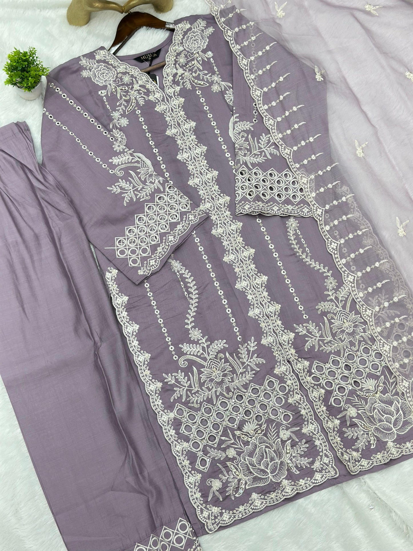 697 Pakistani Cut-Work Party-wear