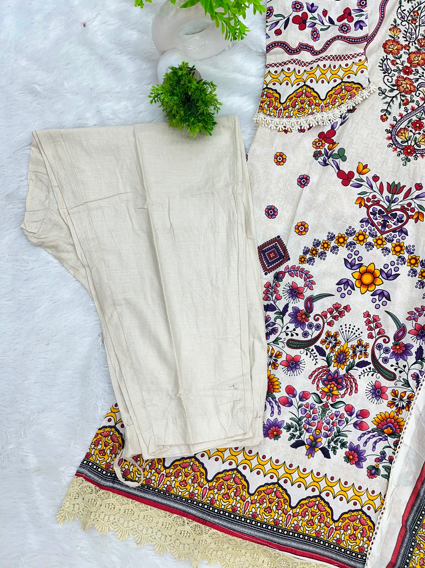 1220 Pakistani Embroidered Suit