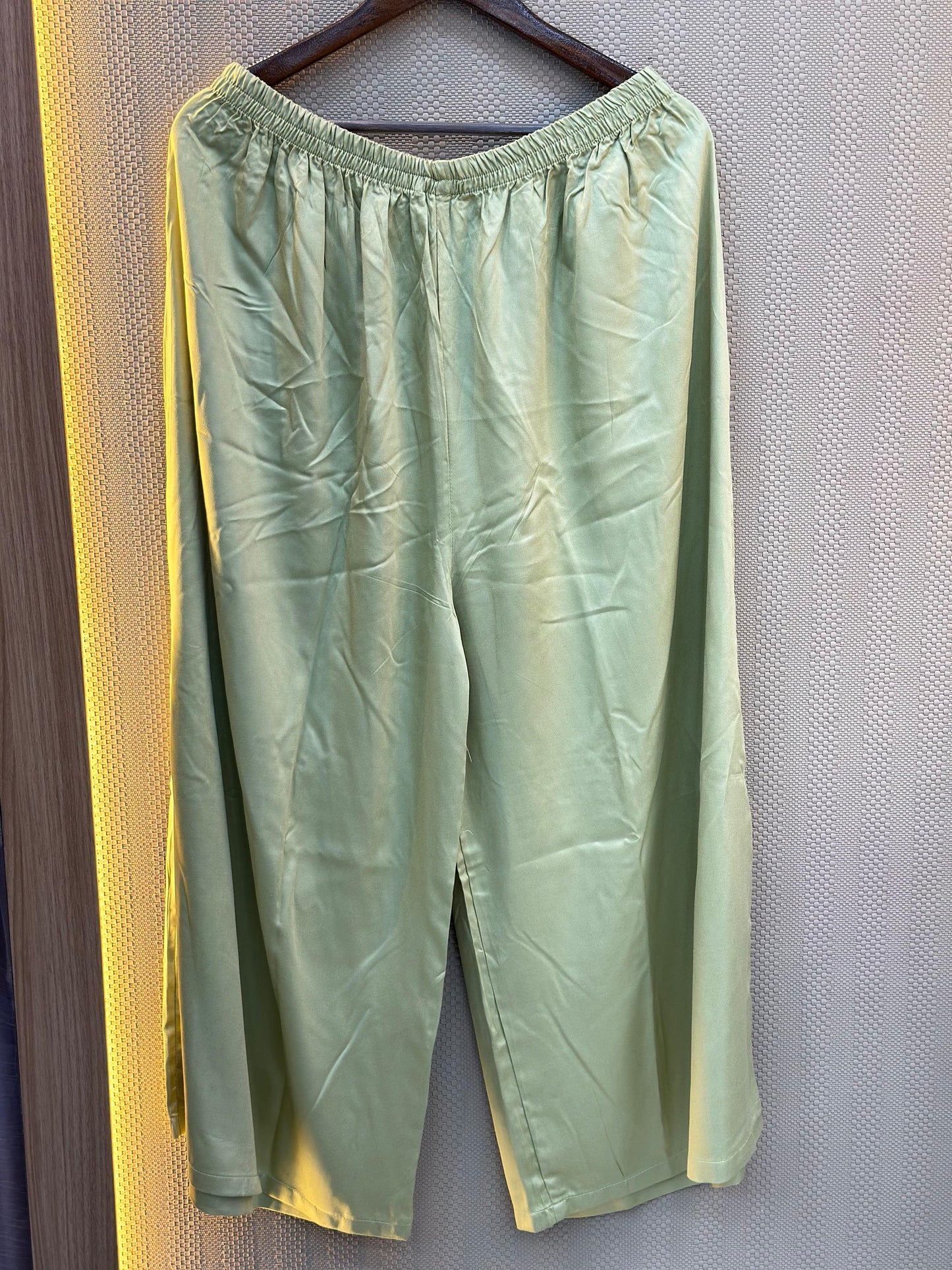 962 Modest Long Coord-Set - line Green