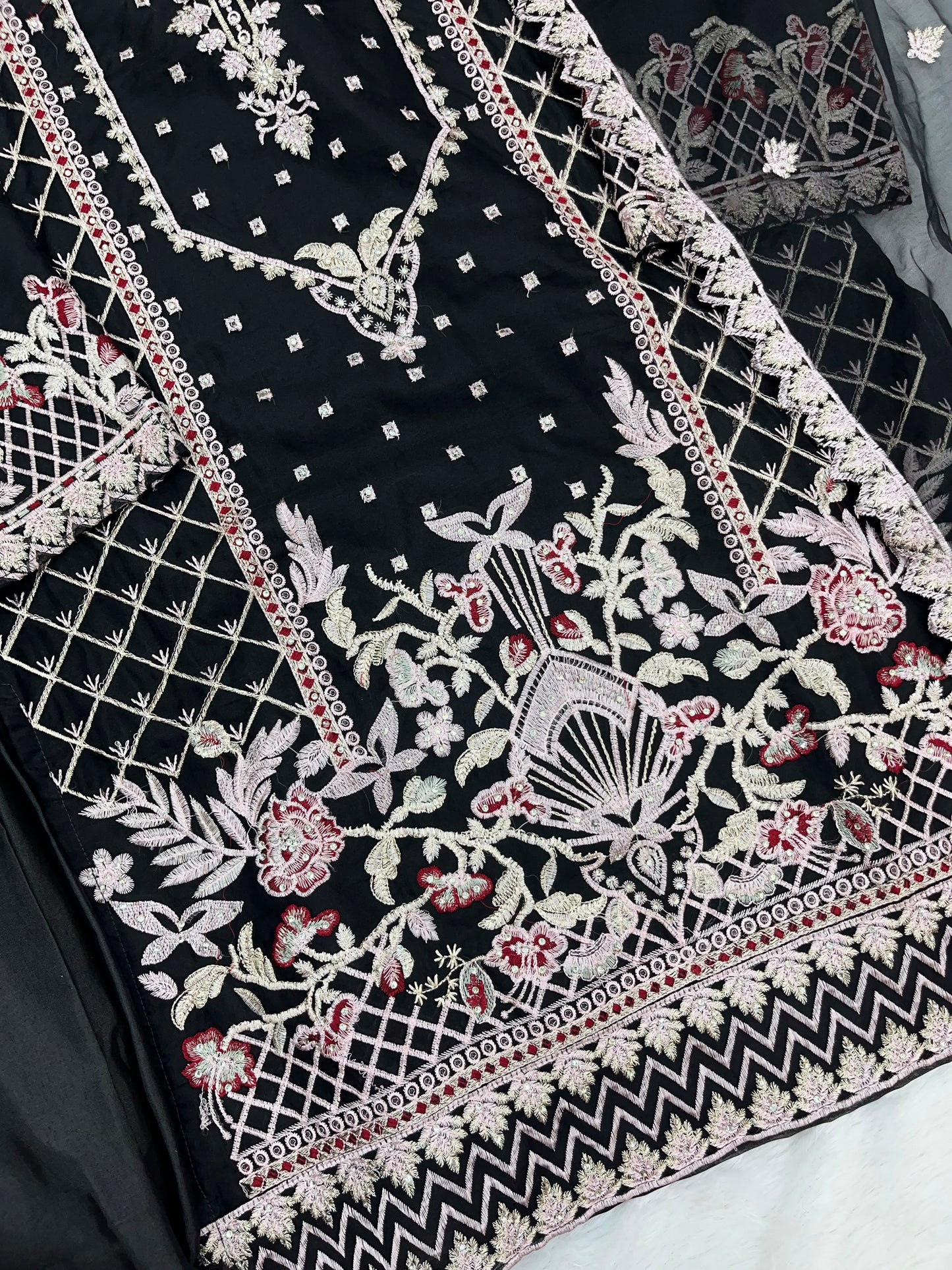 1143 Premium Pakistani Partywear