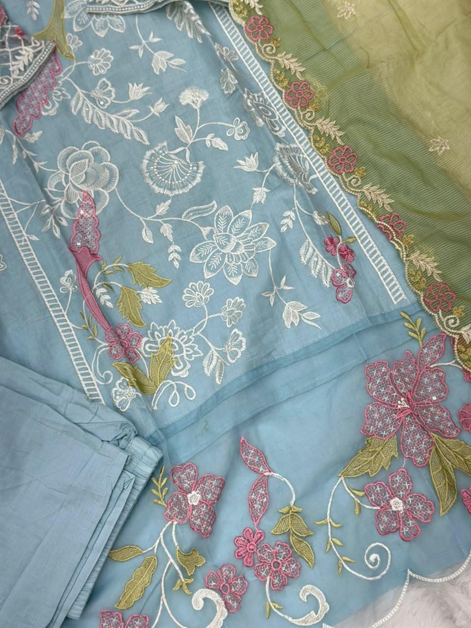 711 Pakistani Heavy Lawn Suit