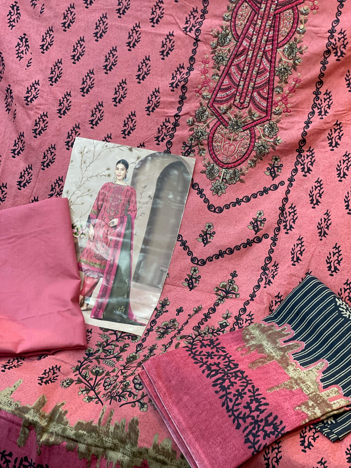 493 Ruhani Pakistani Unstitched Suit