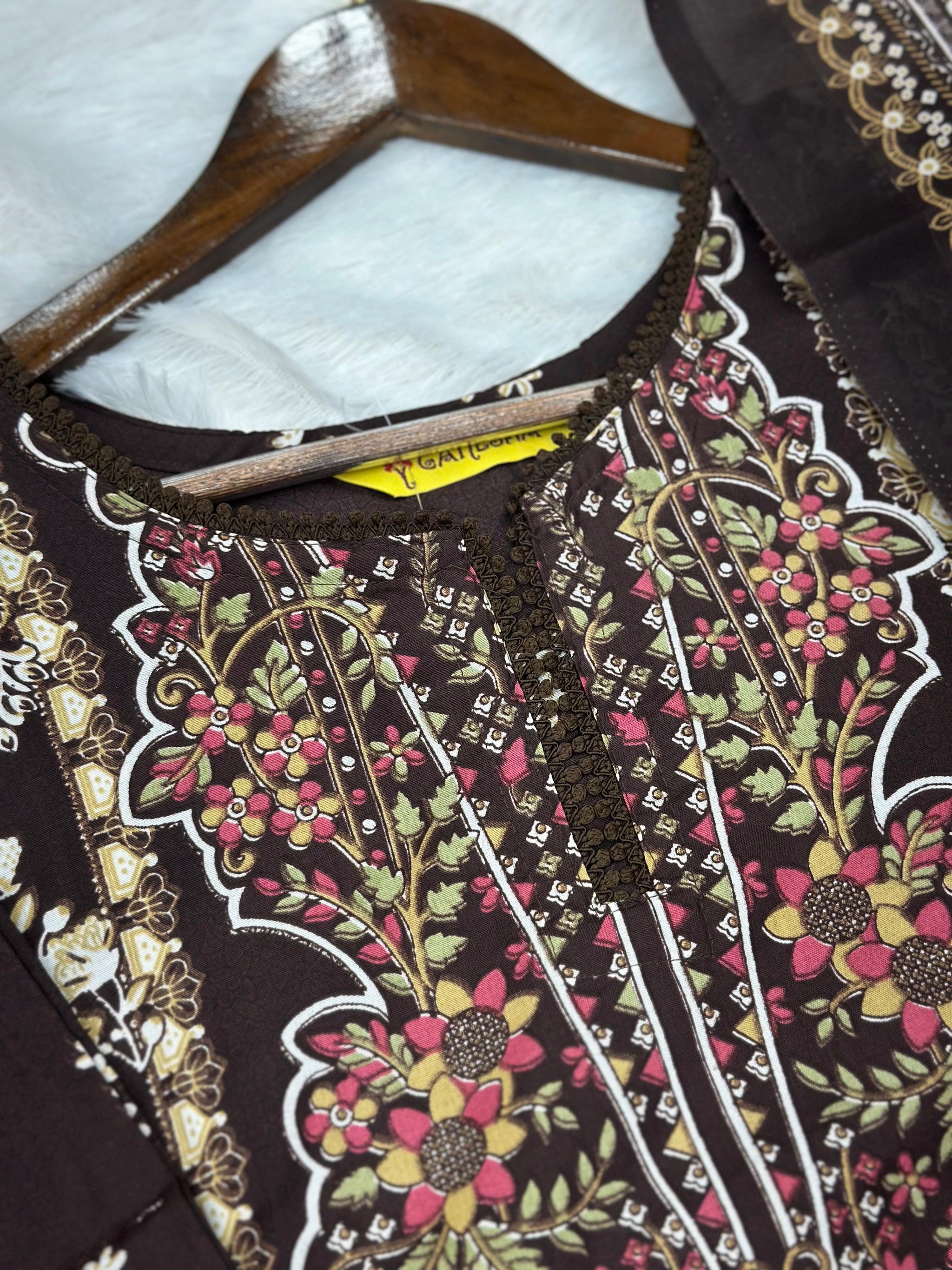 957 Pakistani Printed Suit