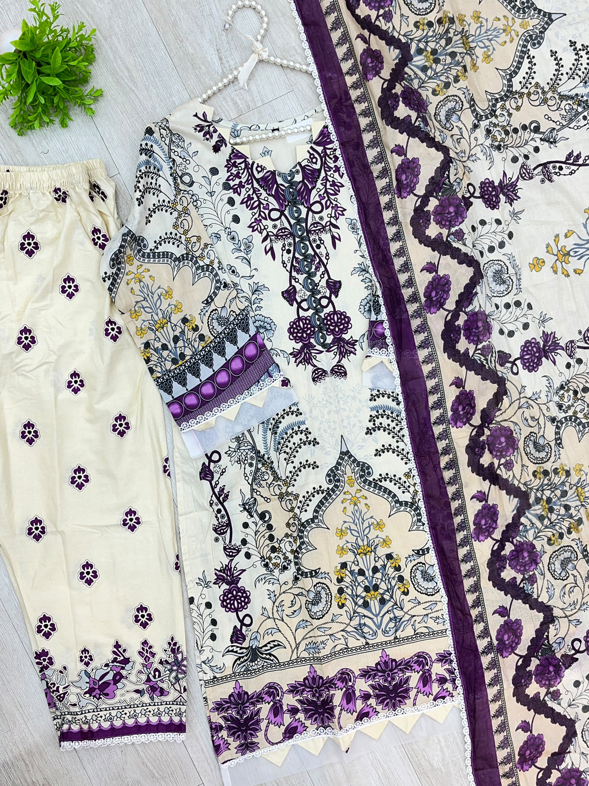 1521 Pakistani Embroidered Suit