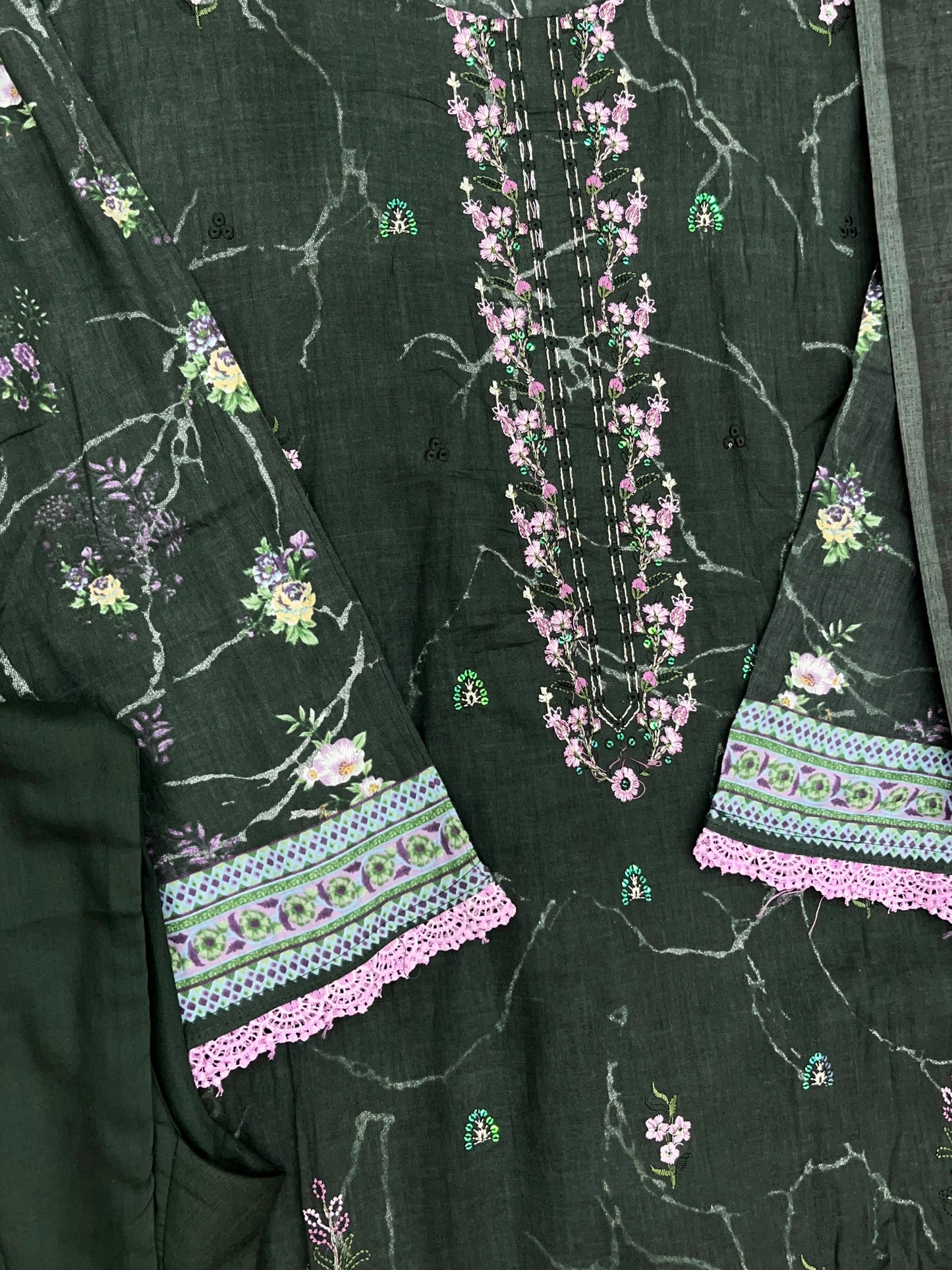 1335 Pakistani Lawn Suit