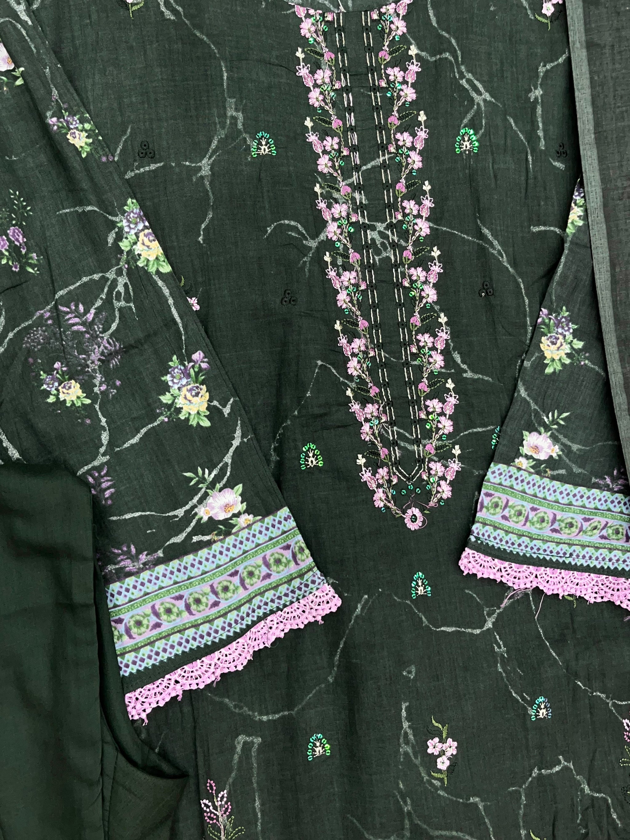 1335 Pakistani Lawn Suit