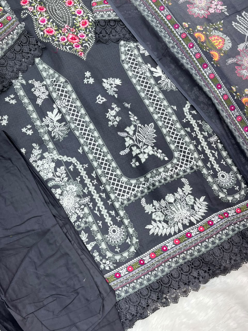1226 Pakistani Embroidered Suit