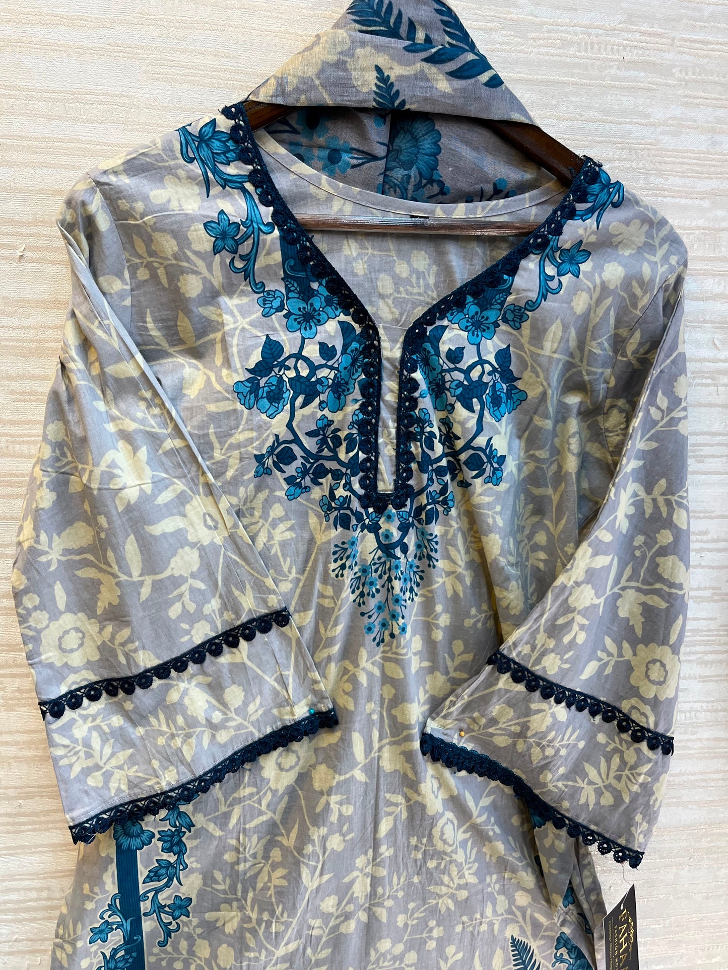 1109 Pakistani Embroidered Suit