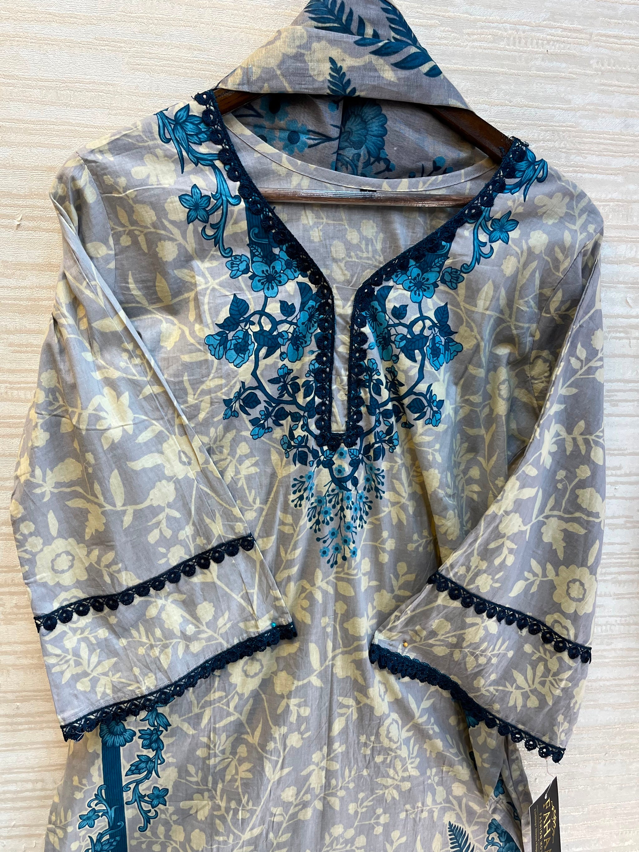 1109 Pakistani Embroidered Suit