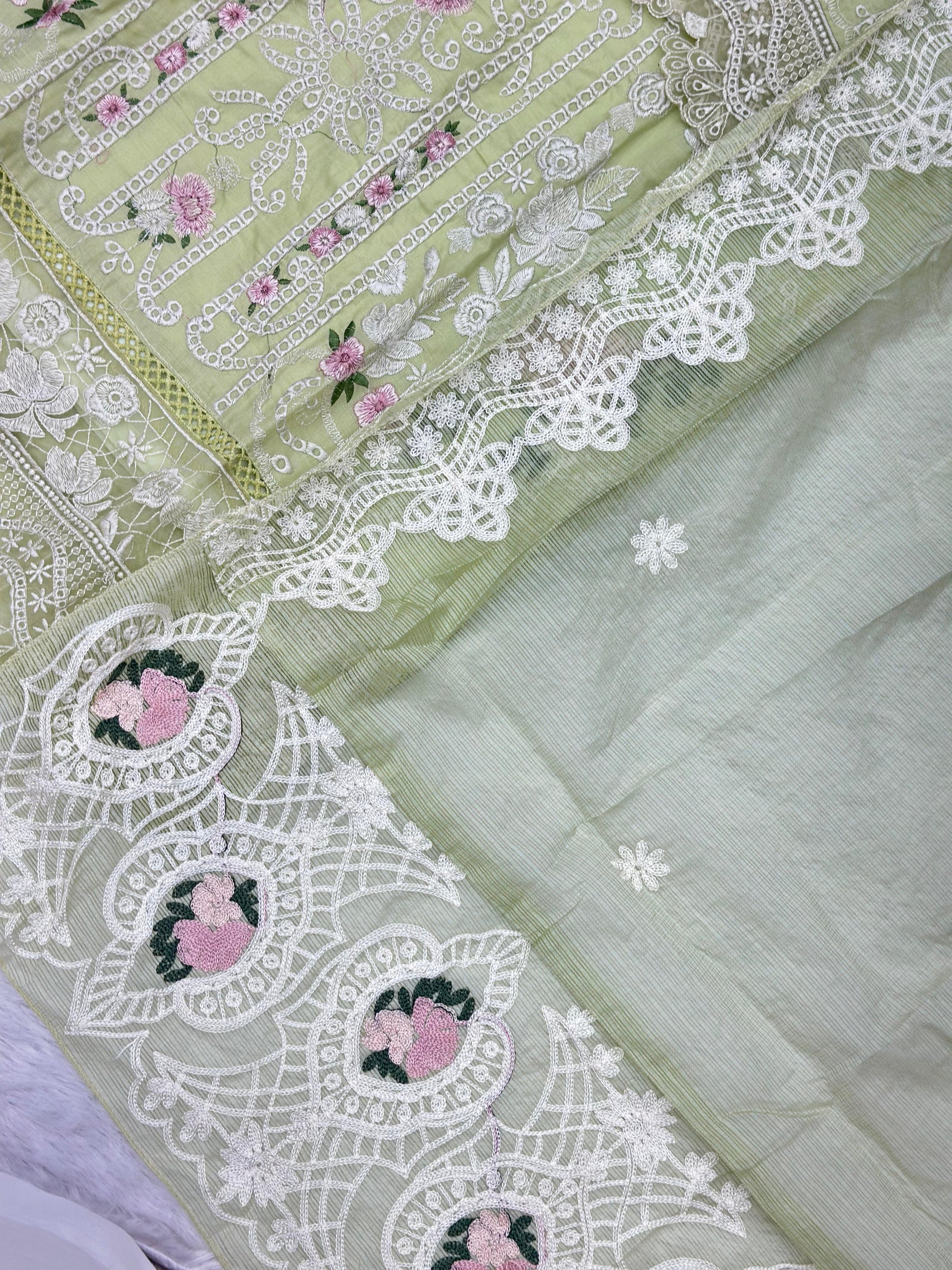 824 Pakistani Lawn Cotton Suit