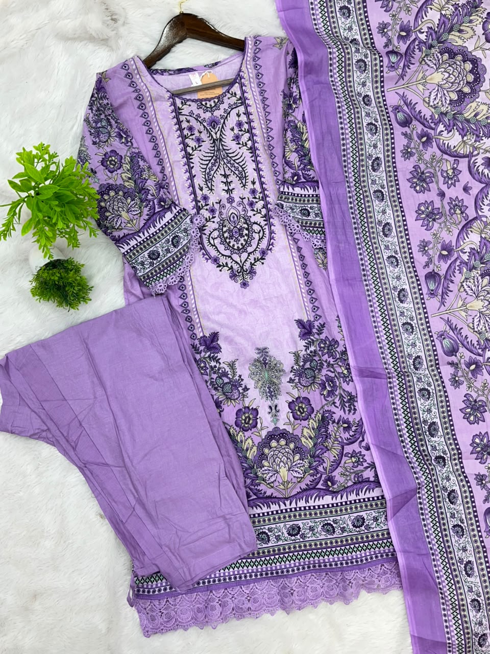1217 Pakistani Embroidered Suit