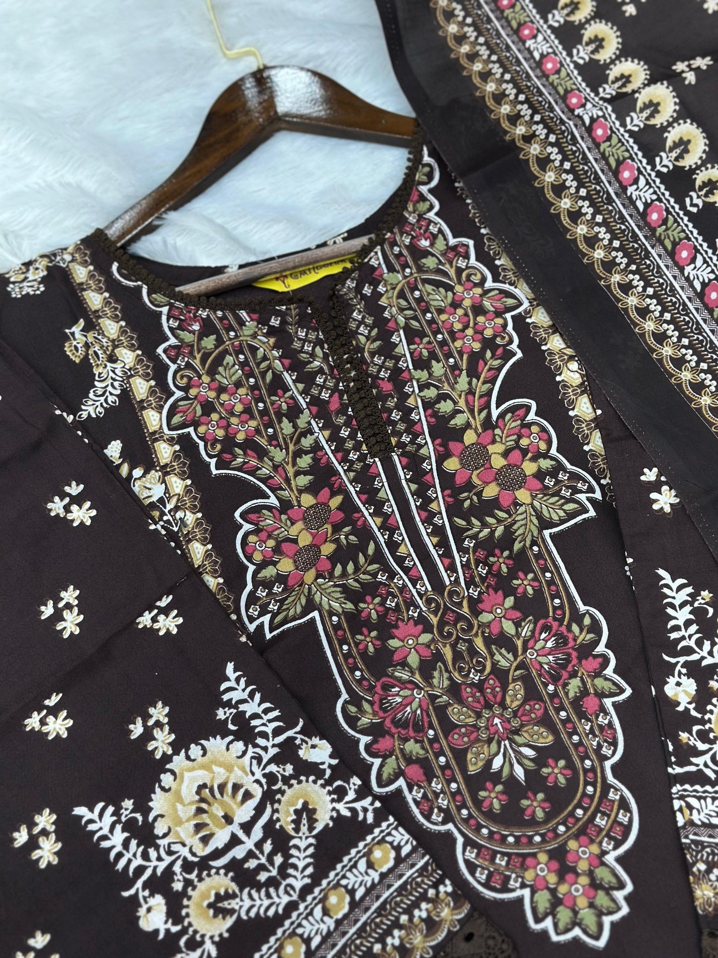 957 Pakistani Printed Suit
