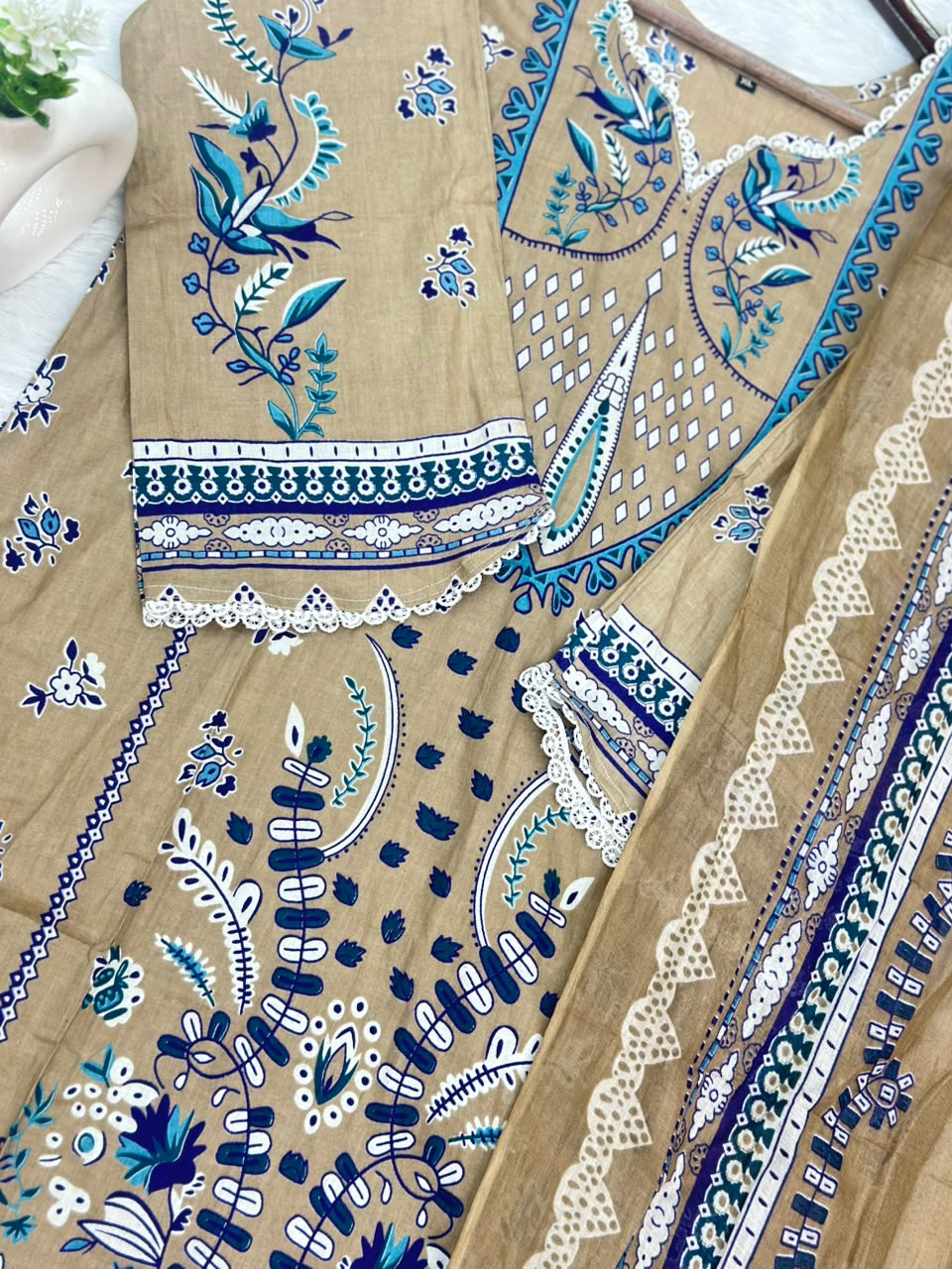 931 Pakistani Embroidered Suit