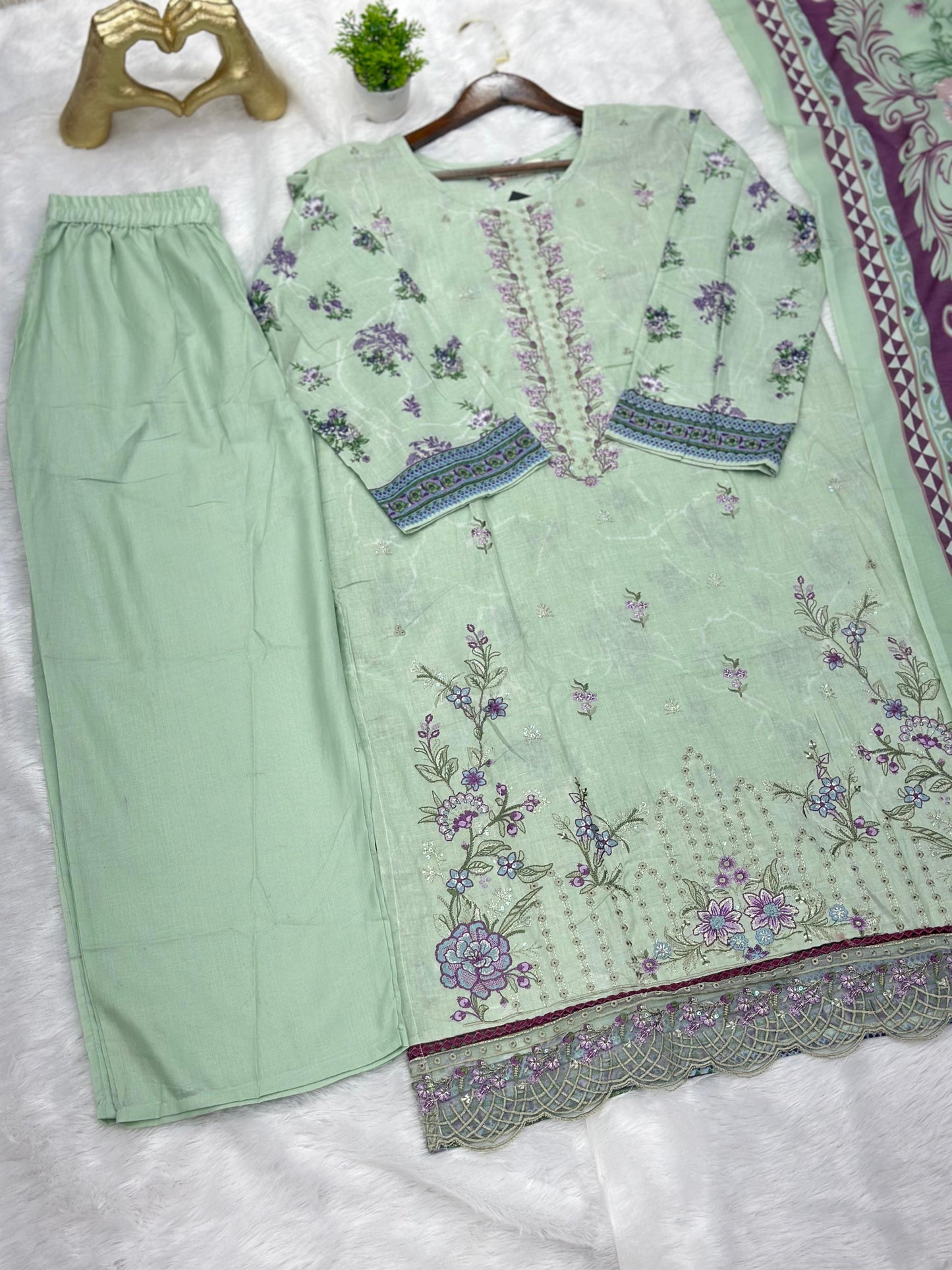 683 Pakistani Lawn Suit