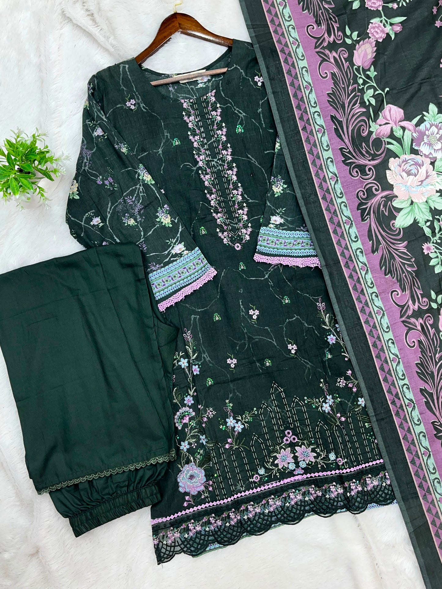 1335 Pakistani Lawn Suit