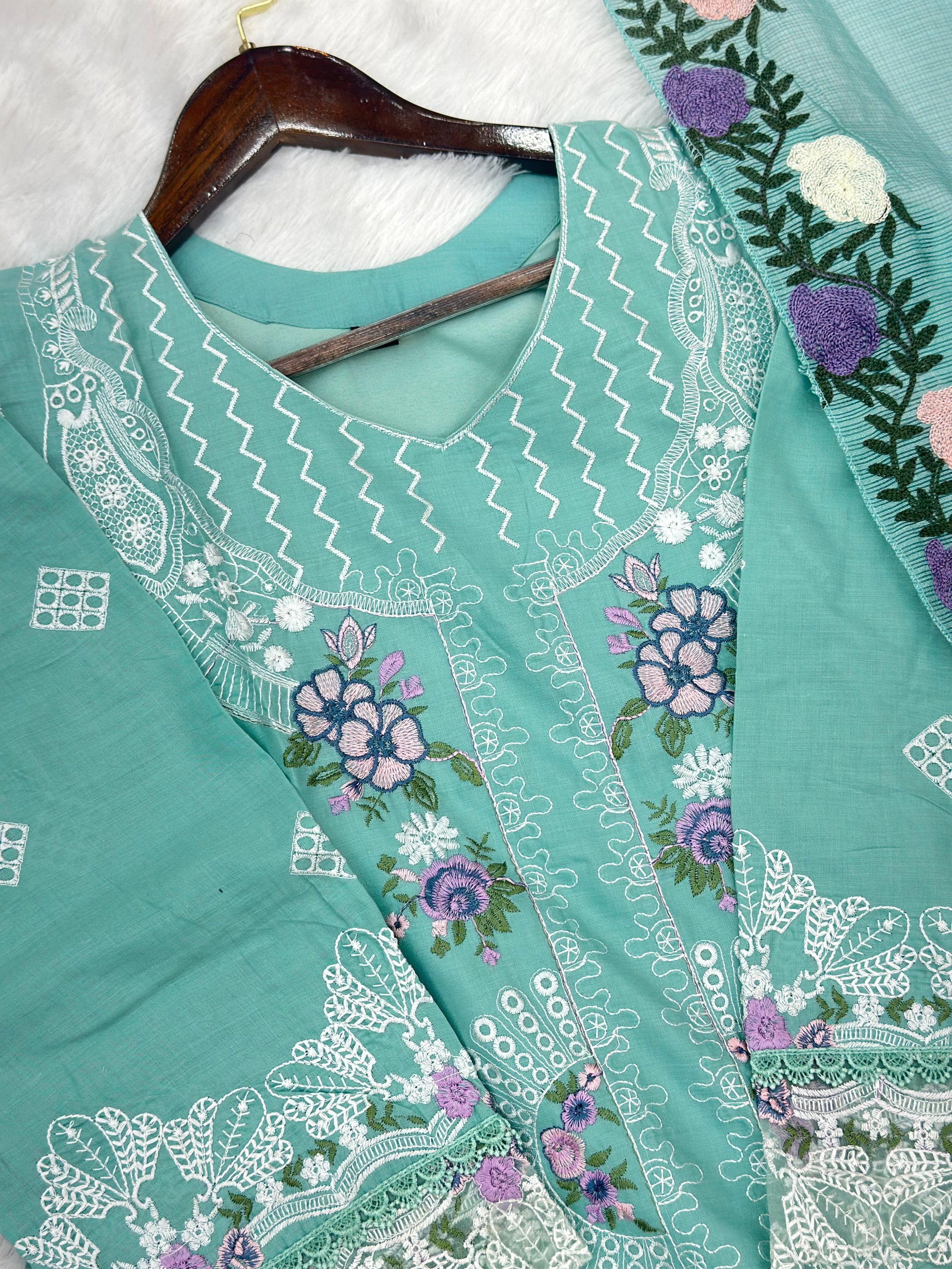825 Pakistani Lawn Cotton Suit
