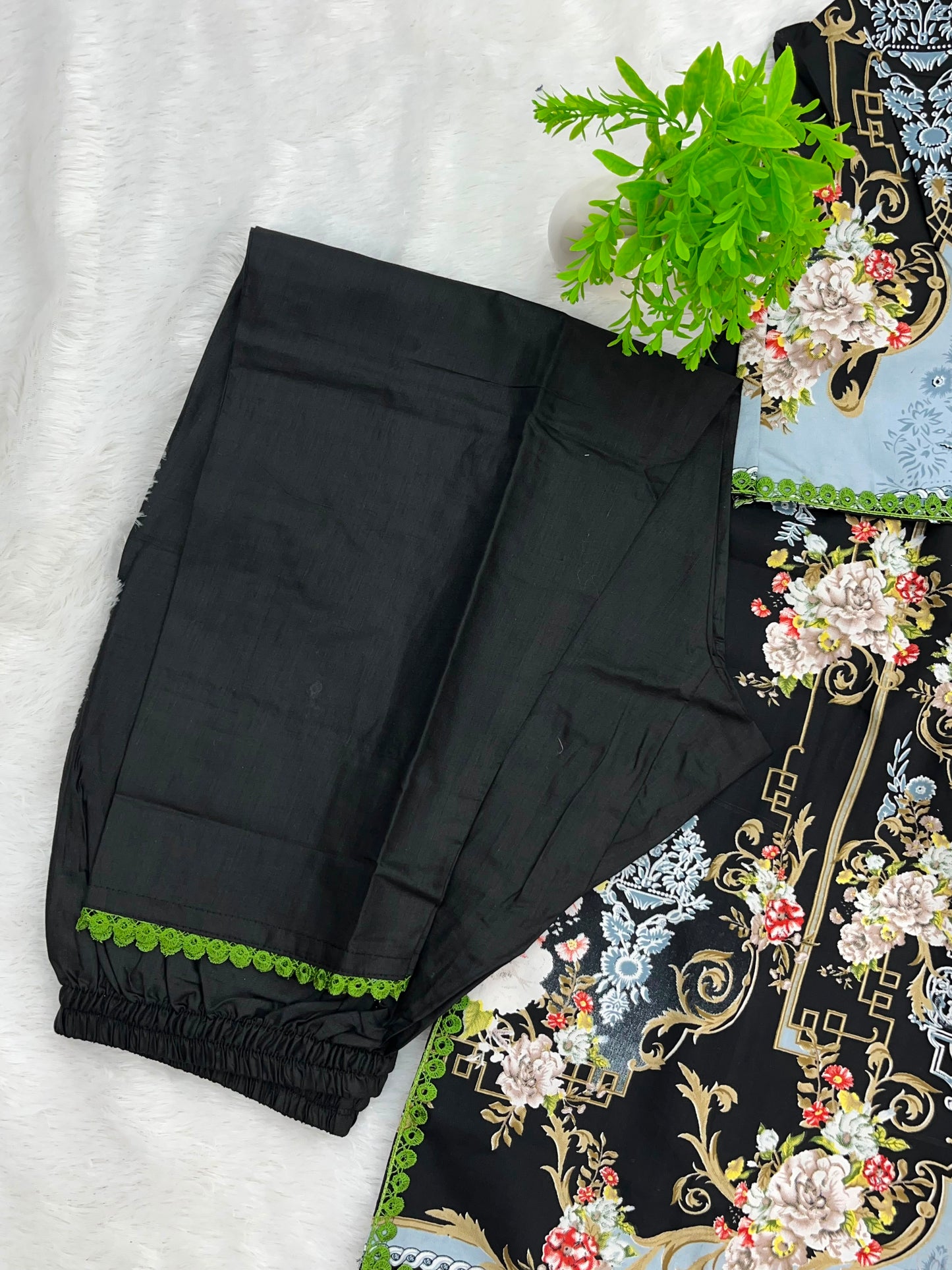 1314 Pakistani Embroidered Suit