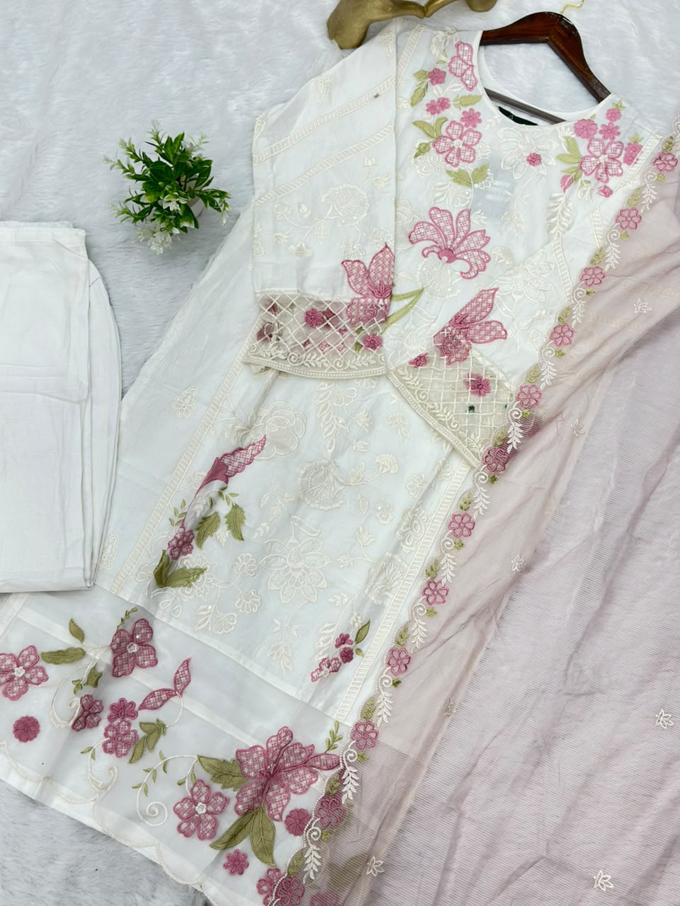 710 Pakistani Heavy Lawn Suit