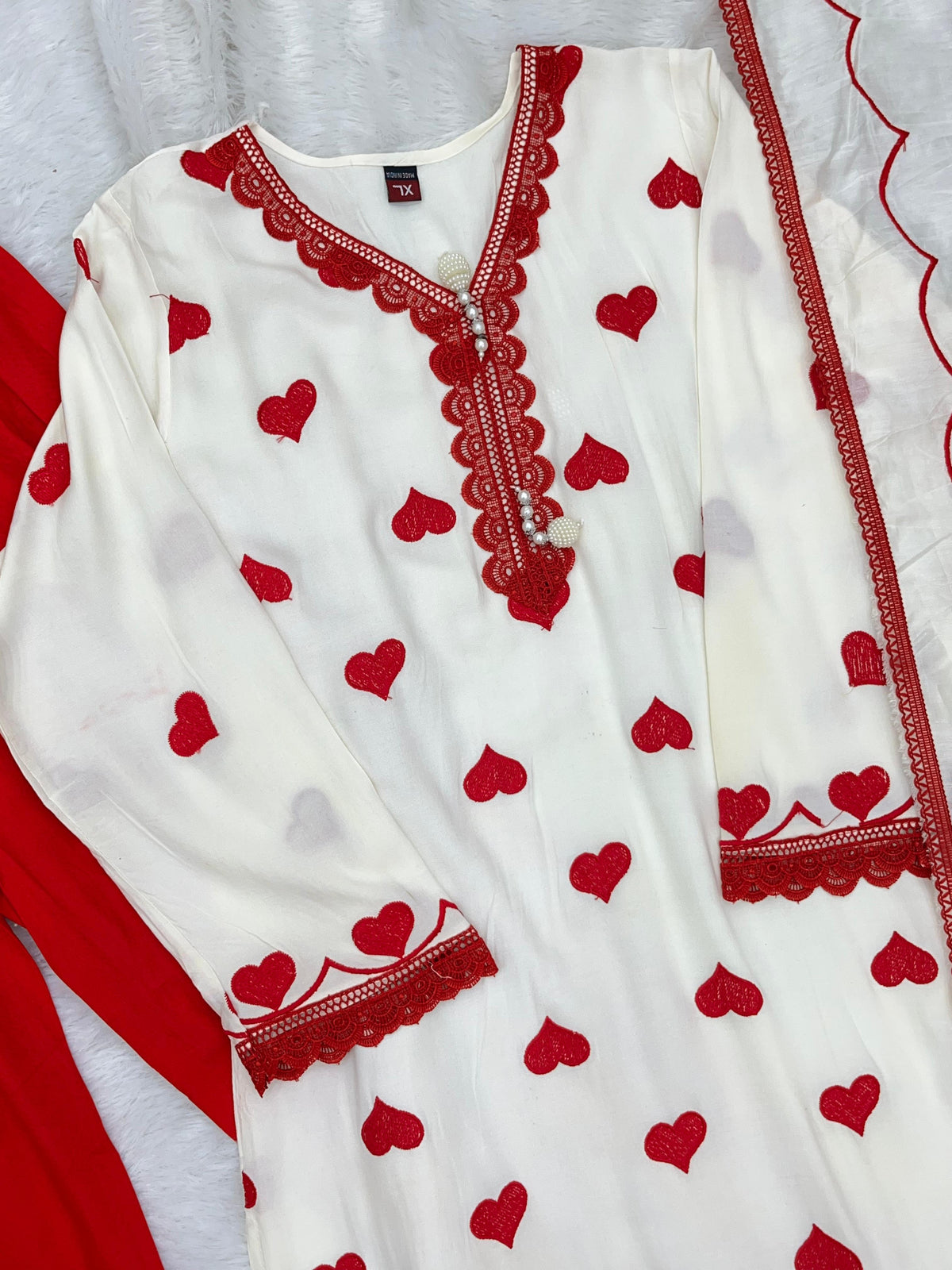 1354 Heart Embroidered Lace-Work Coordset